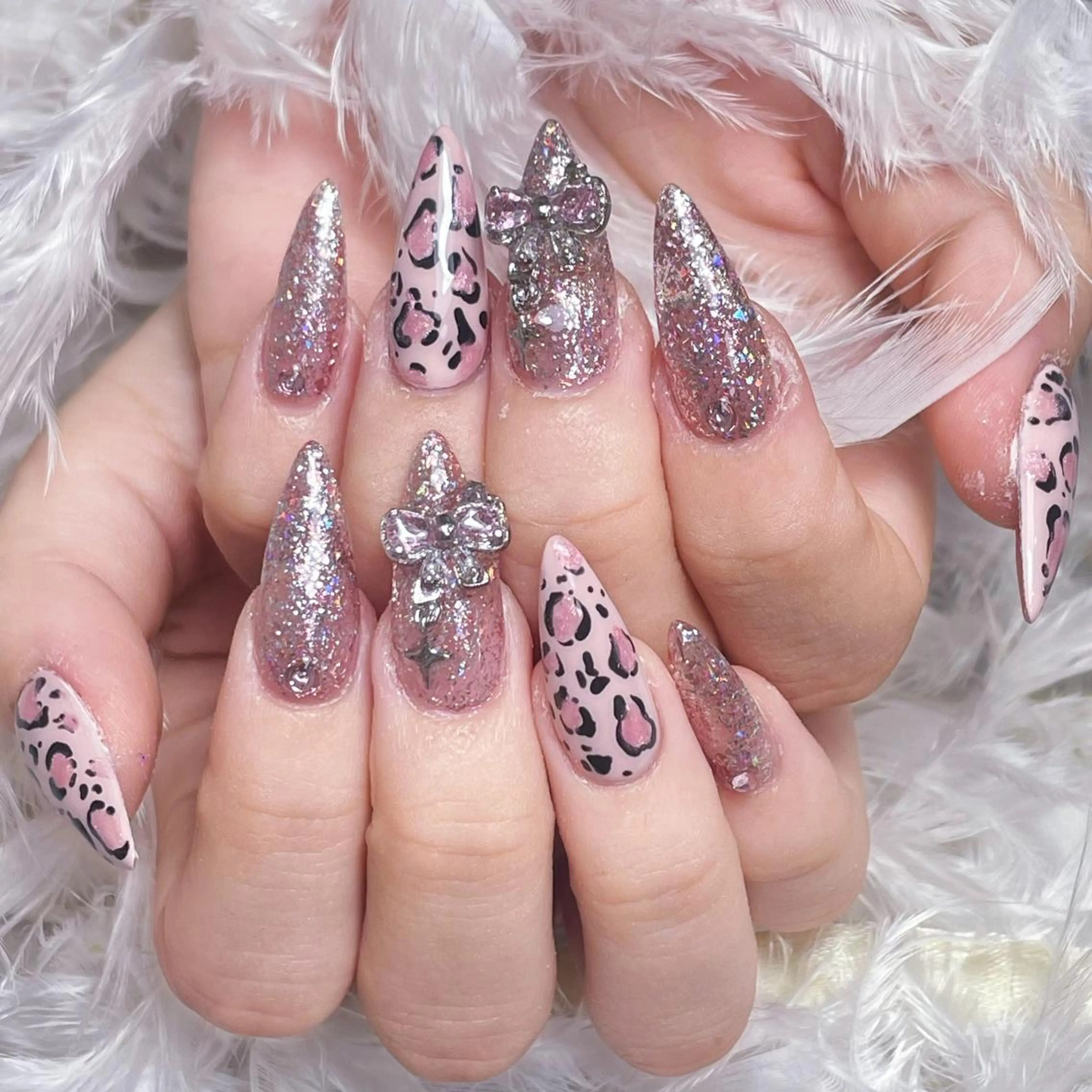 ネイル アートネイル オーロラネイル ガーリー キラキラネイル 韓国ネイル ハンドネイル DIANMOND NAIL🌸のネイルデザイン