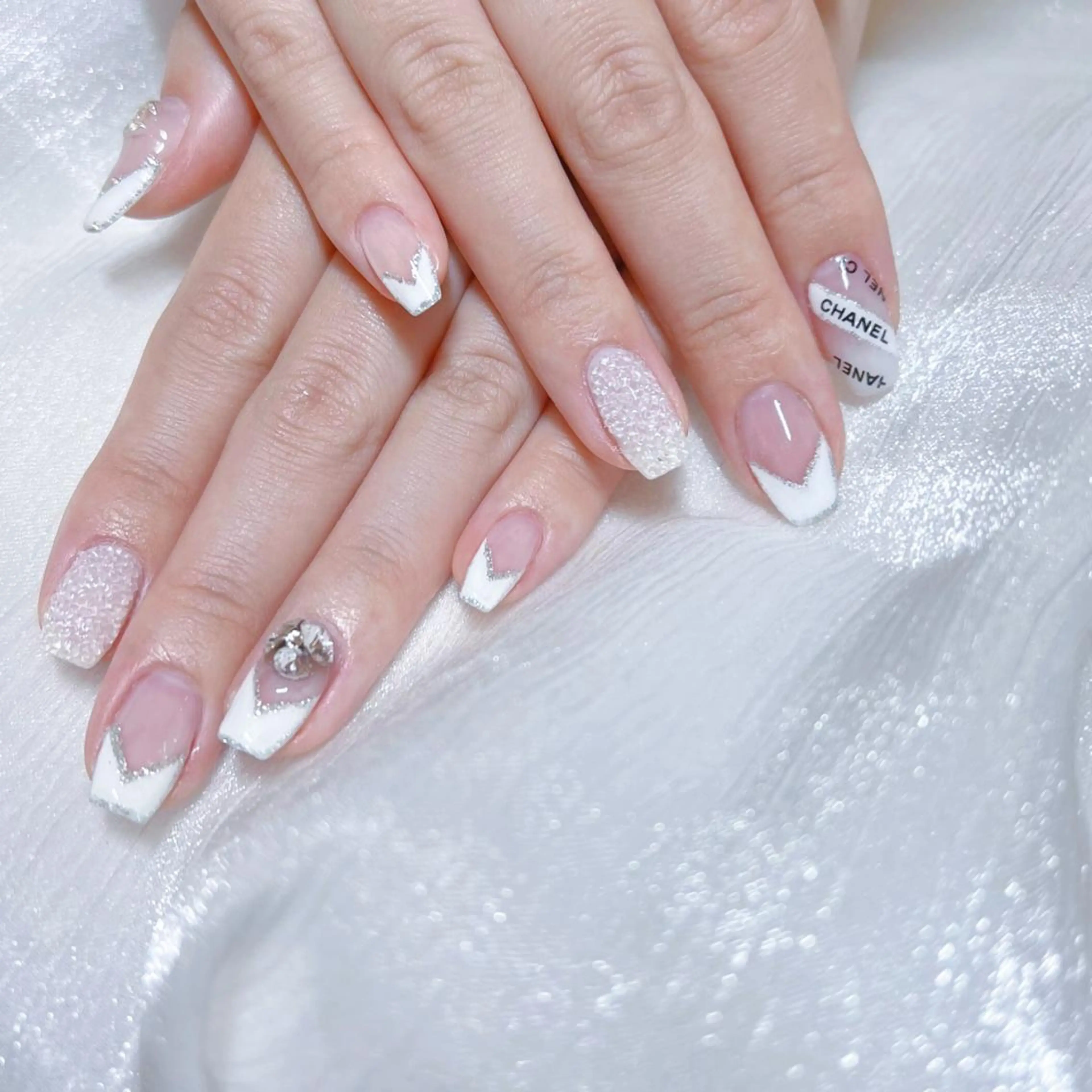 ネイル オーロラネイル フットネイル フレンチネイル ジェルネイル 韓国ネイル 【ENサロン】 Rei🎀Nailのネイルデザイン