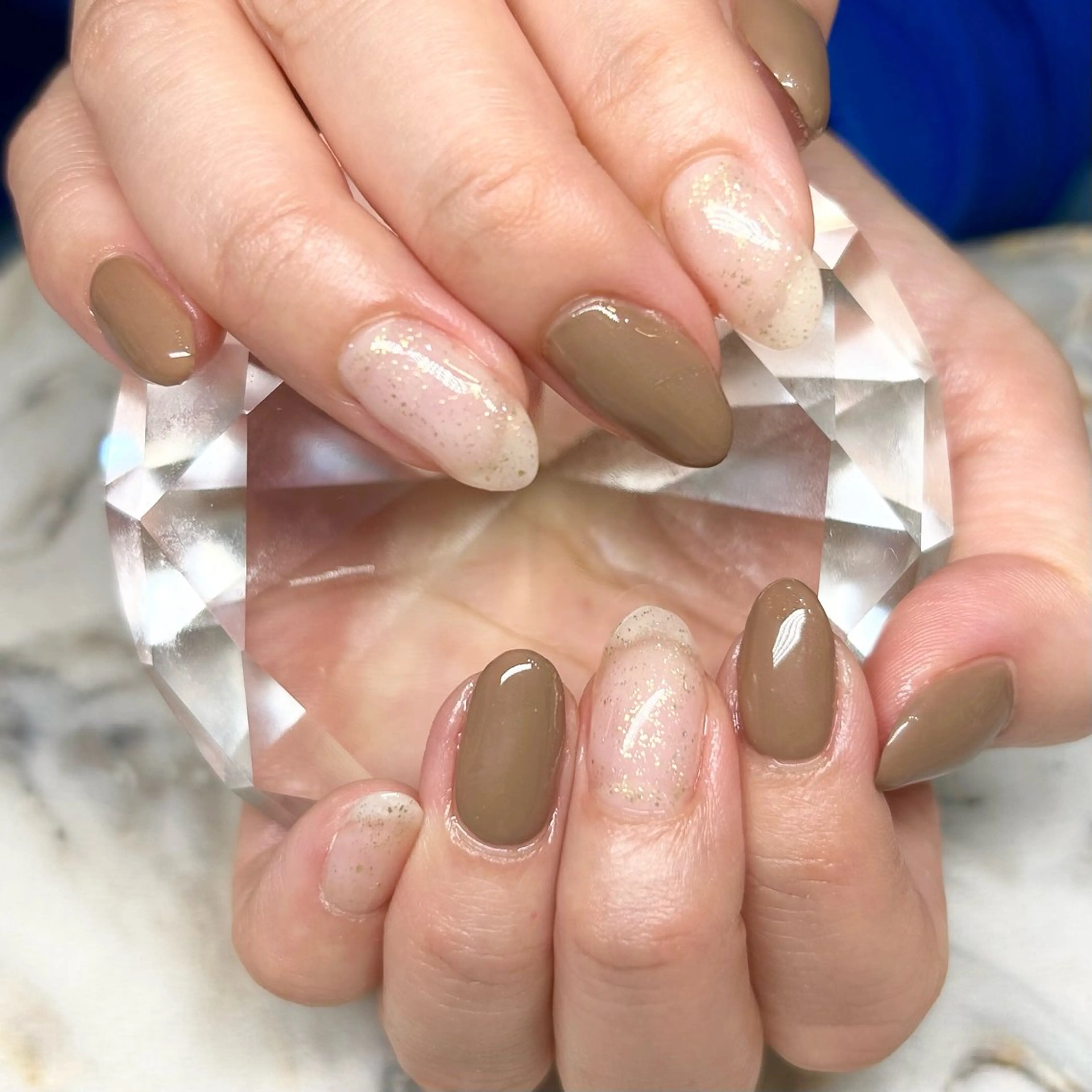 ネイル ブラウン ラメ(グリッター) ニュアンスネイル オフィスネイル ワンカラーネイル Nail Stellaのネイルデザイン