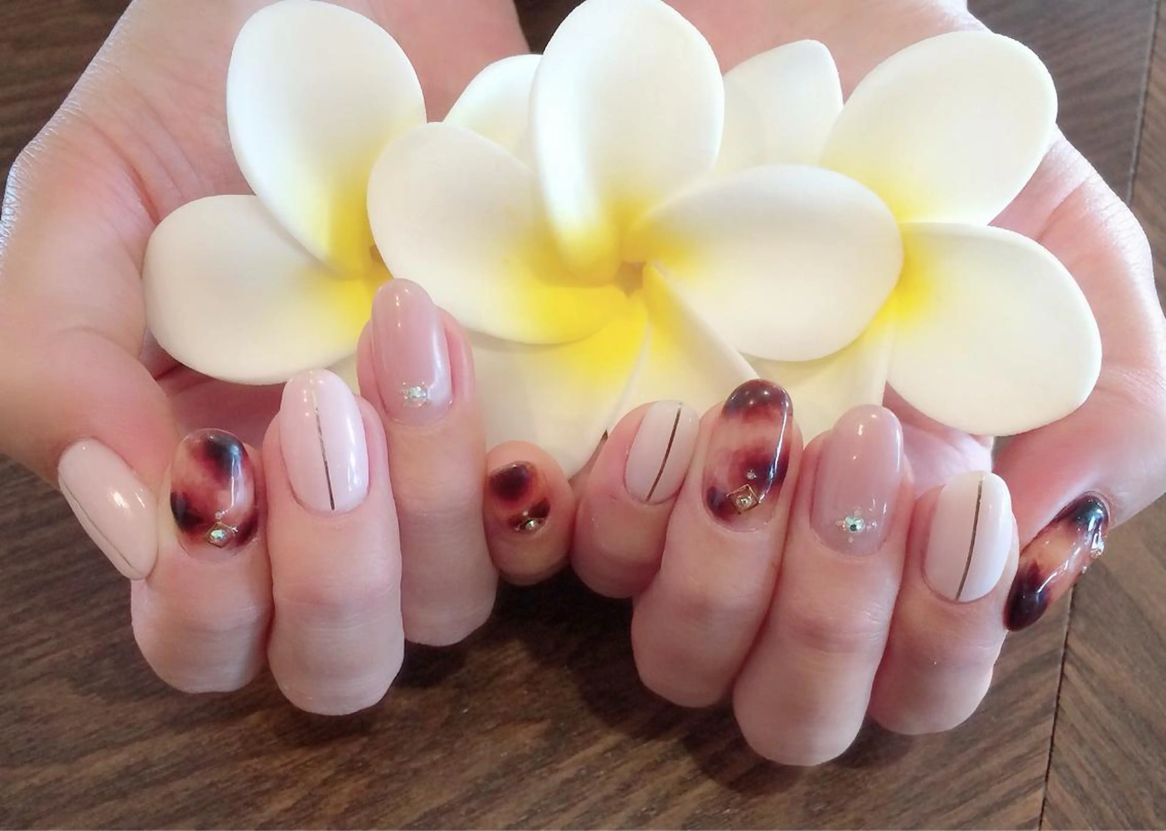 ネイル べっ甲ネイル ハンドネイル Eye nailのネイルデザイン