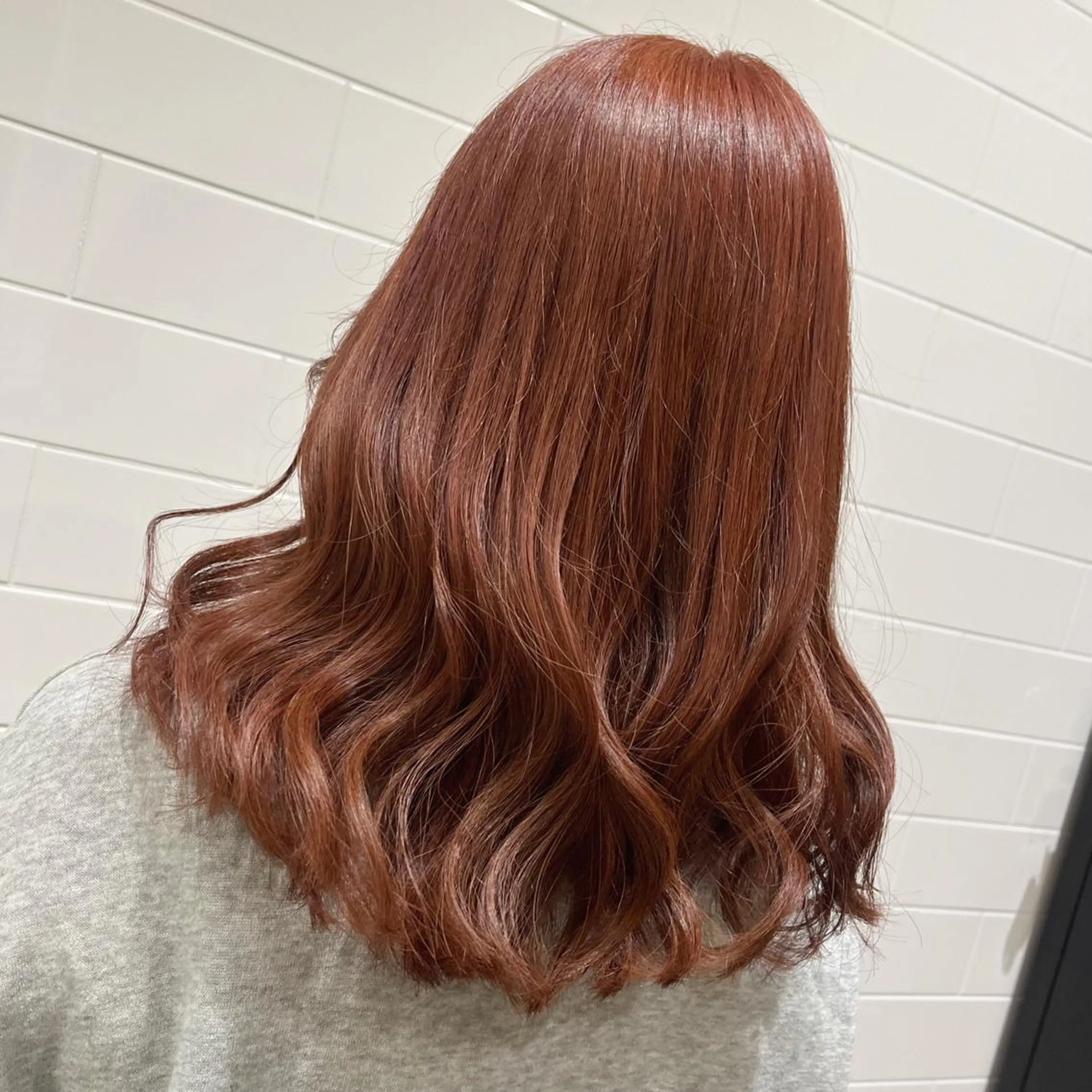 セミロング カラー オレンジ lien ヒジリのヘアスタイル