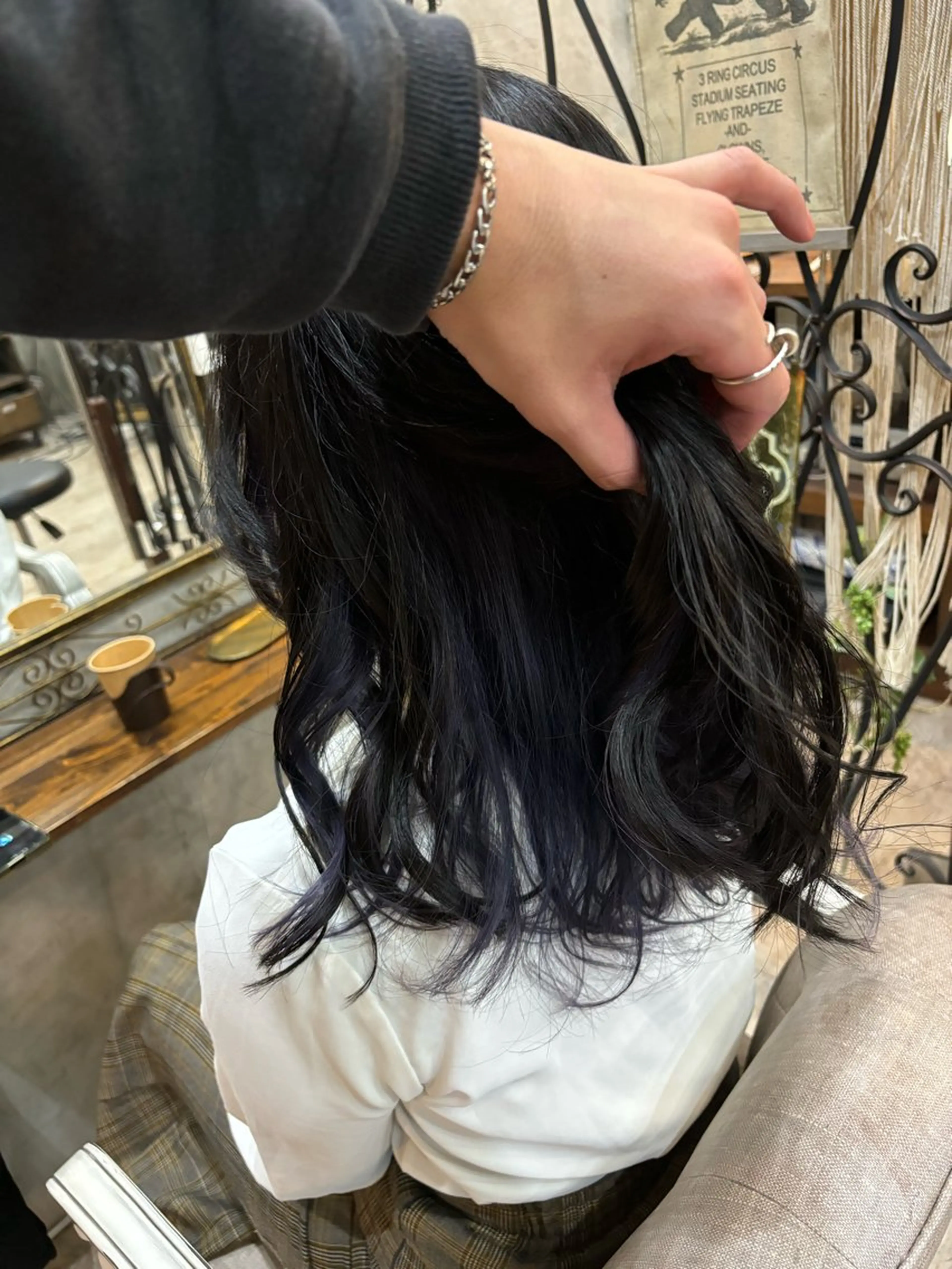 ミディアム カラー ブルーカラー ブルーバイオレット 透明感カラー バイオレットカラー カット ヘアカラー メンズ/ヘアセット/ 顔周りレイヤー/💶のヘアスタイル