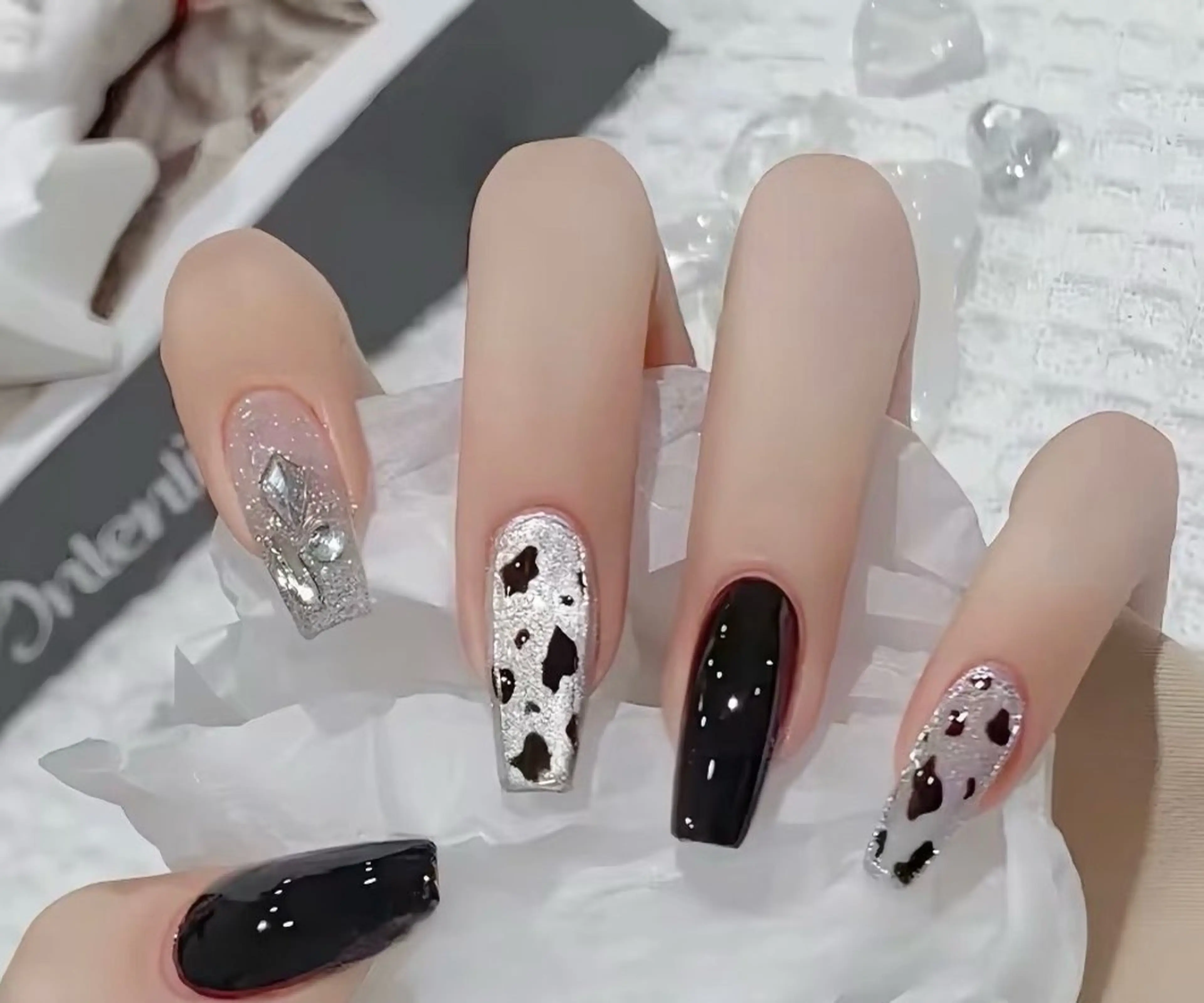 ネイル ハンドネイル Chiara 長さだしのネイルデザイン