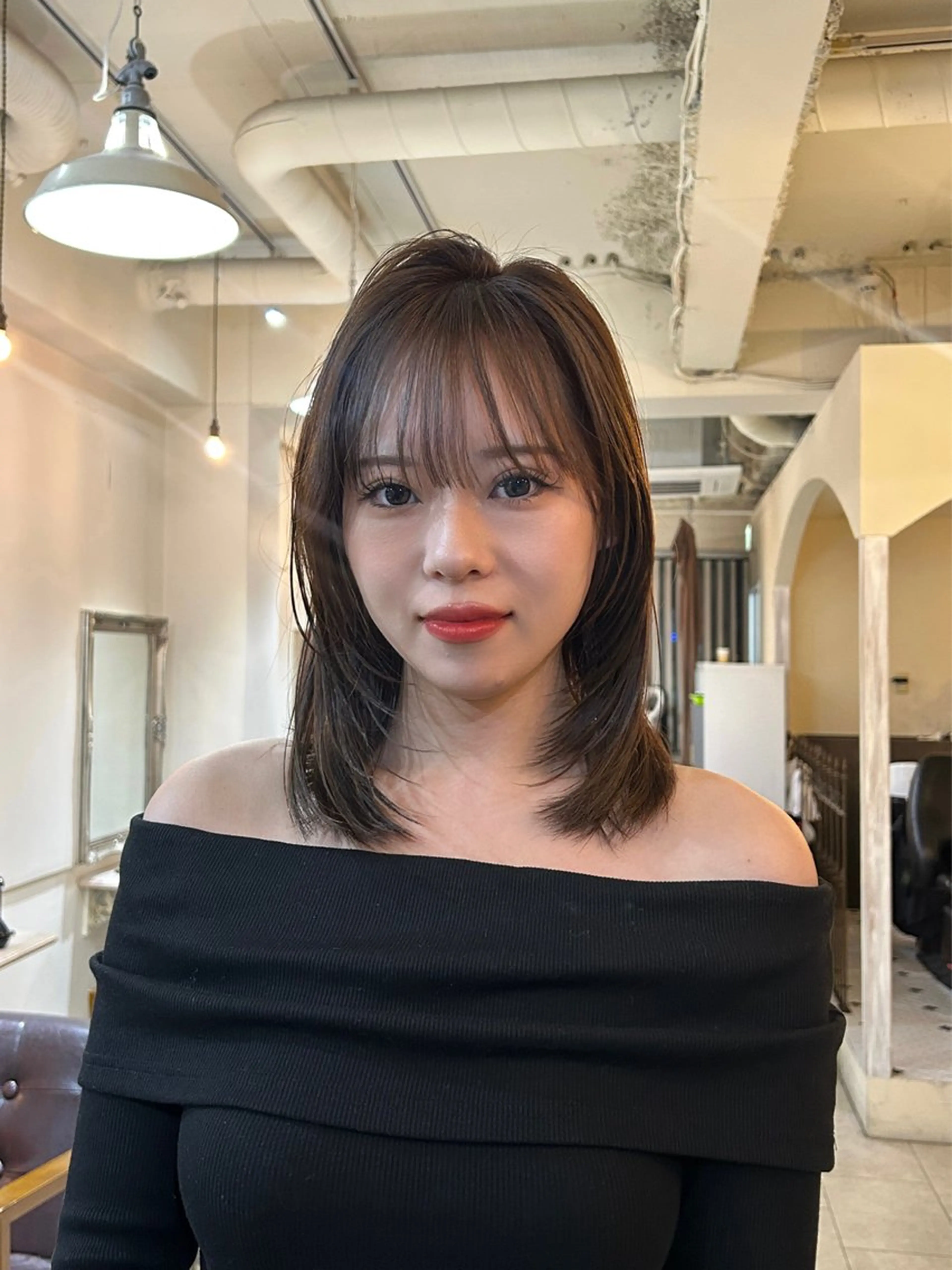 セミロング Maho/海外 レイヤー/ハイトーンのヘアスタイル