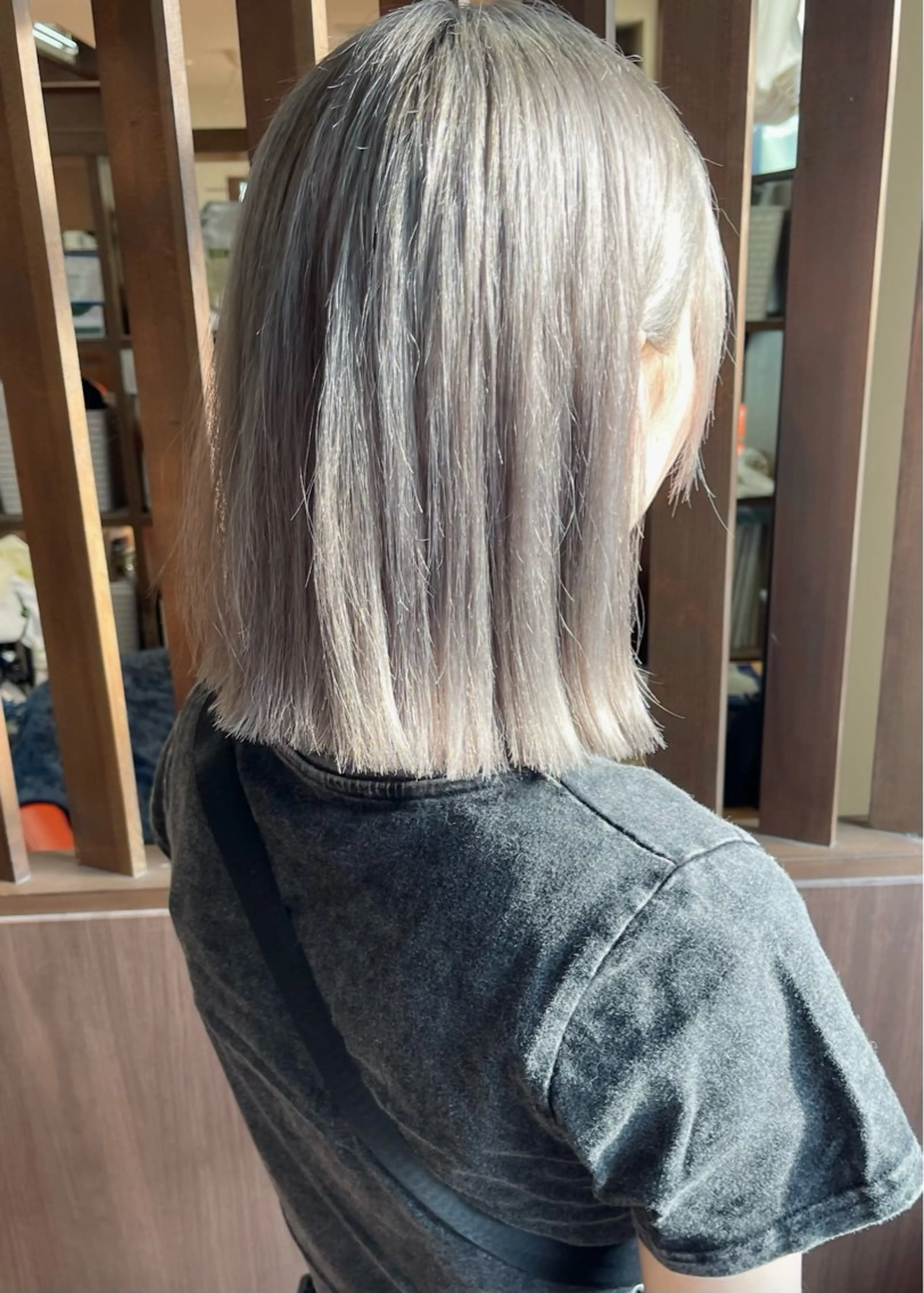 ショート カラー カット ヘアカラー トリートメント 髪質改善ｶﾗｰ ｹｱﾌﾞﾘｰﾁ/ﾀﾑのヘアスタイル