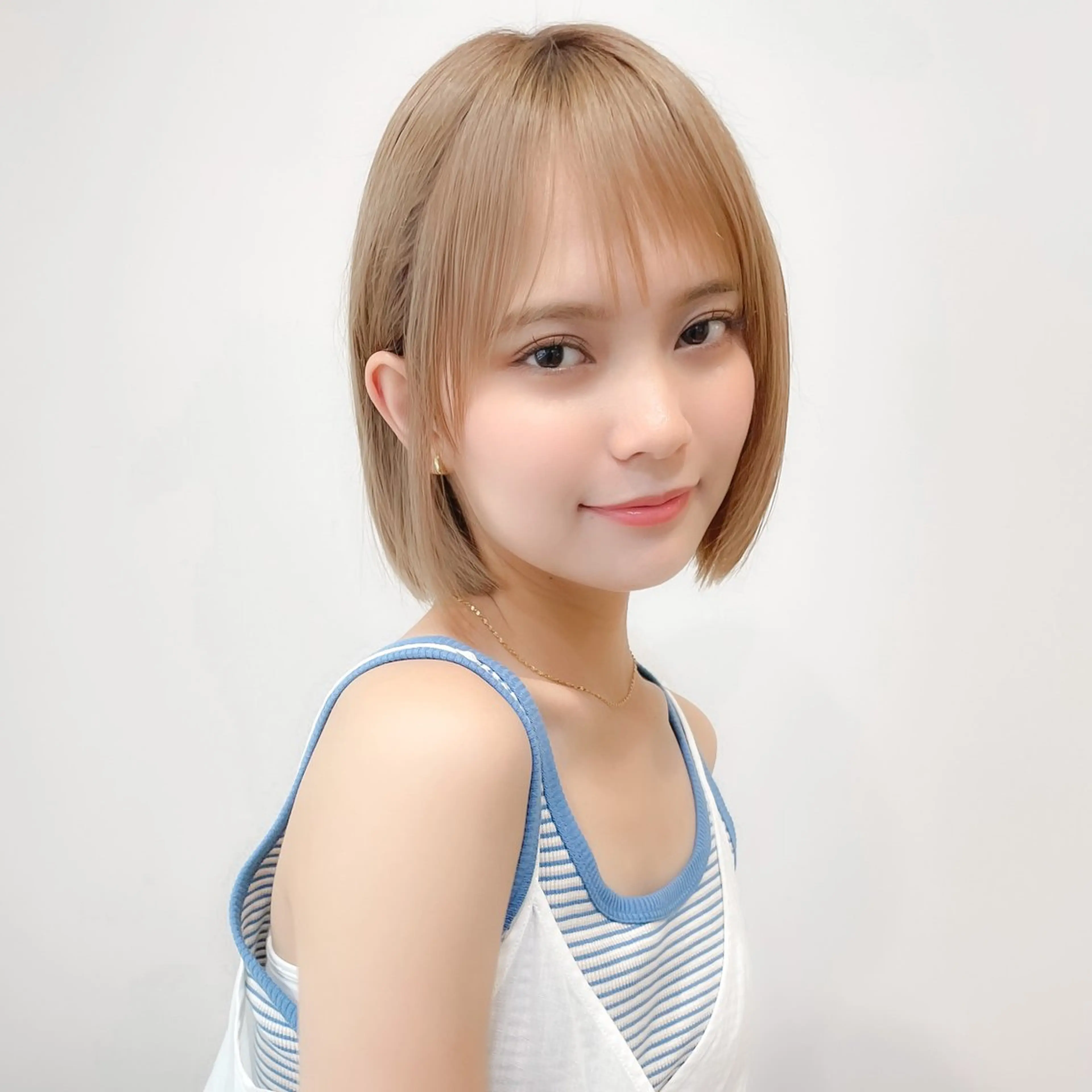 ショート カラー ミディアム/顔周り/ ベージュ🌼mayuのヘアスタイル