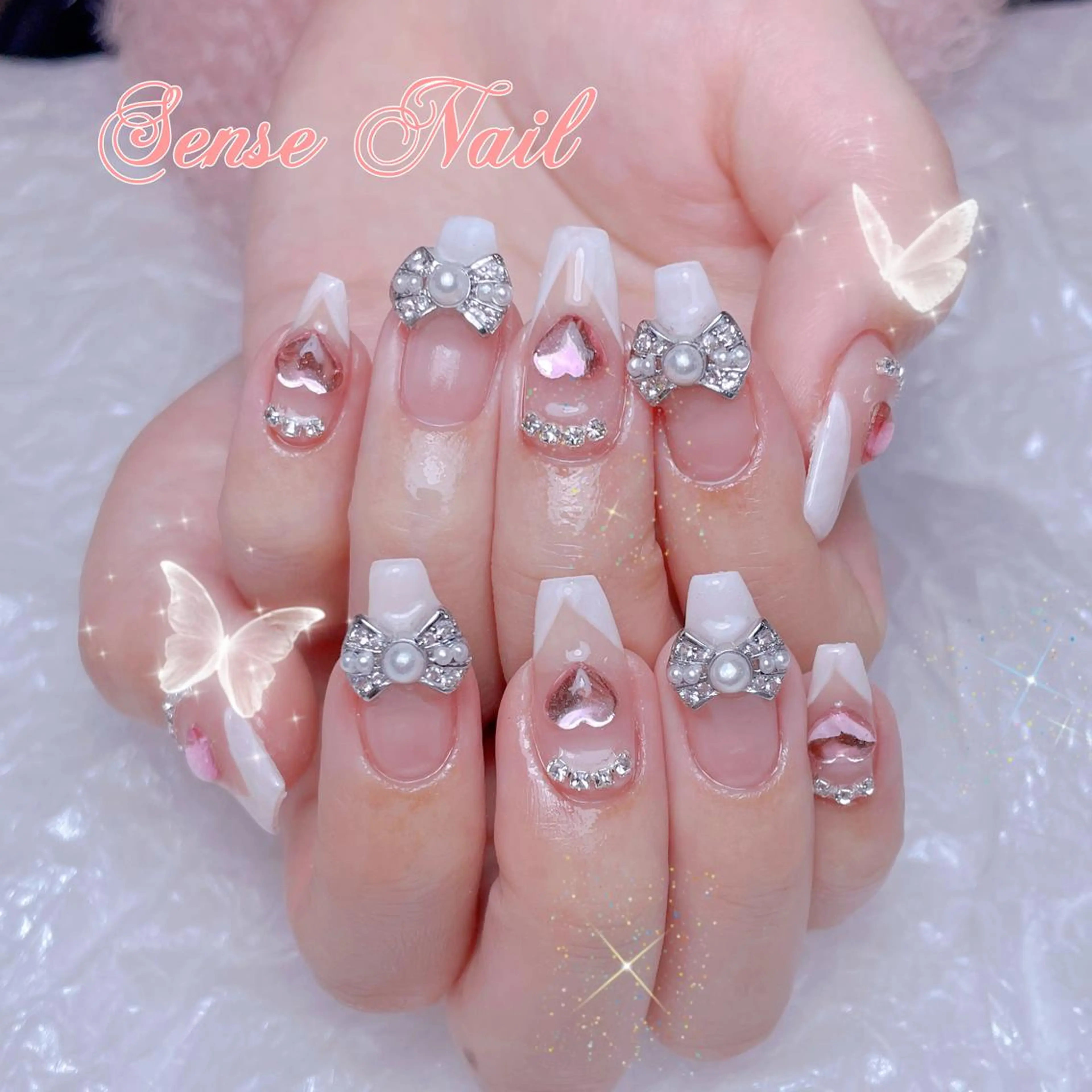 ネイル ハンドネイル 🦋 Queenieのネイルデザイン