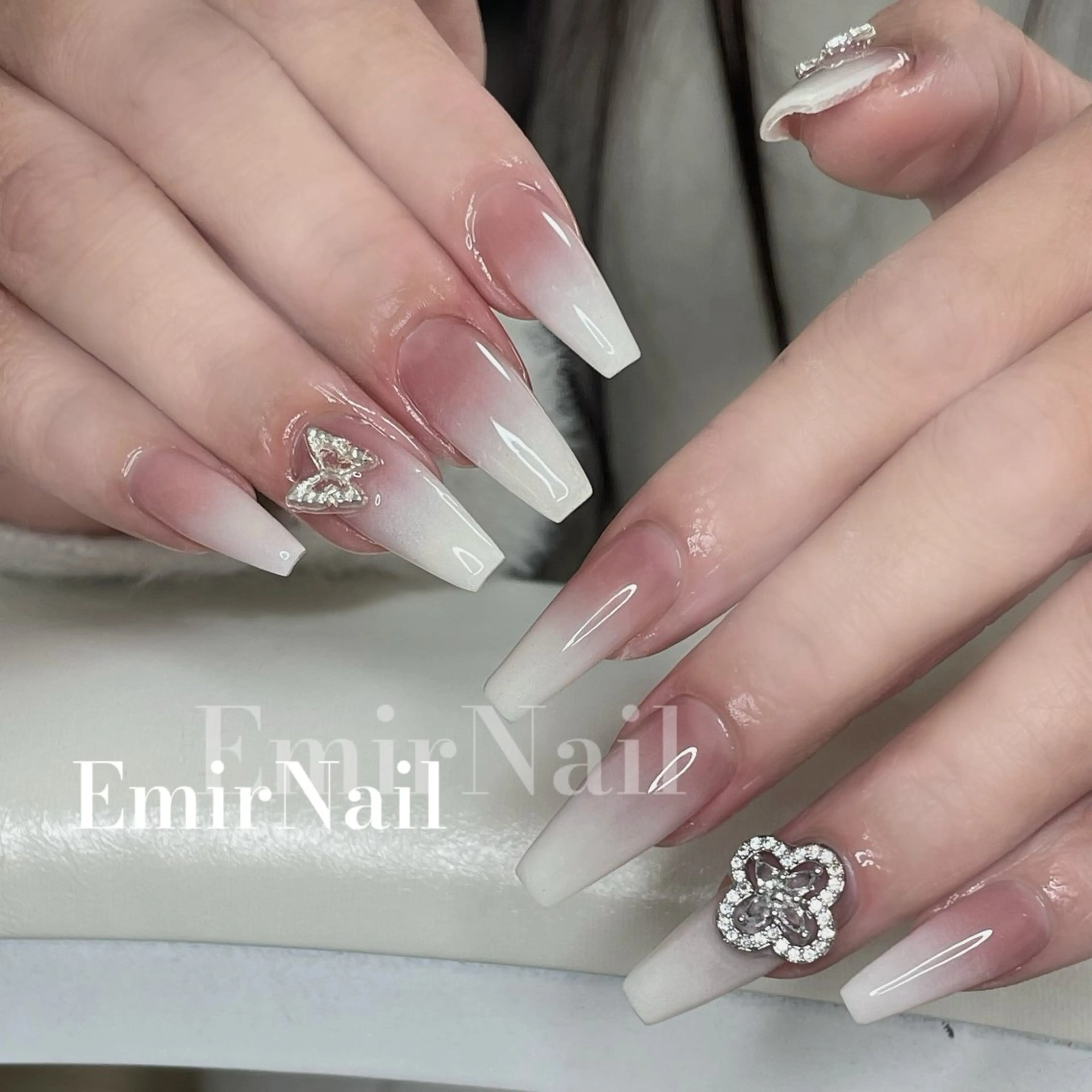 オフ無料🫶🏻グラデーションネイル💅チップ長さだし10本の写真