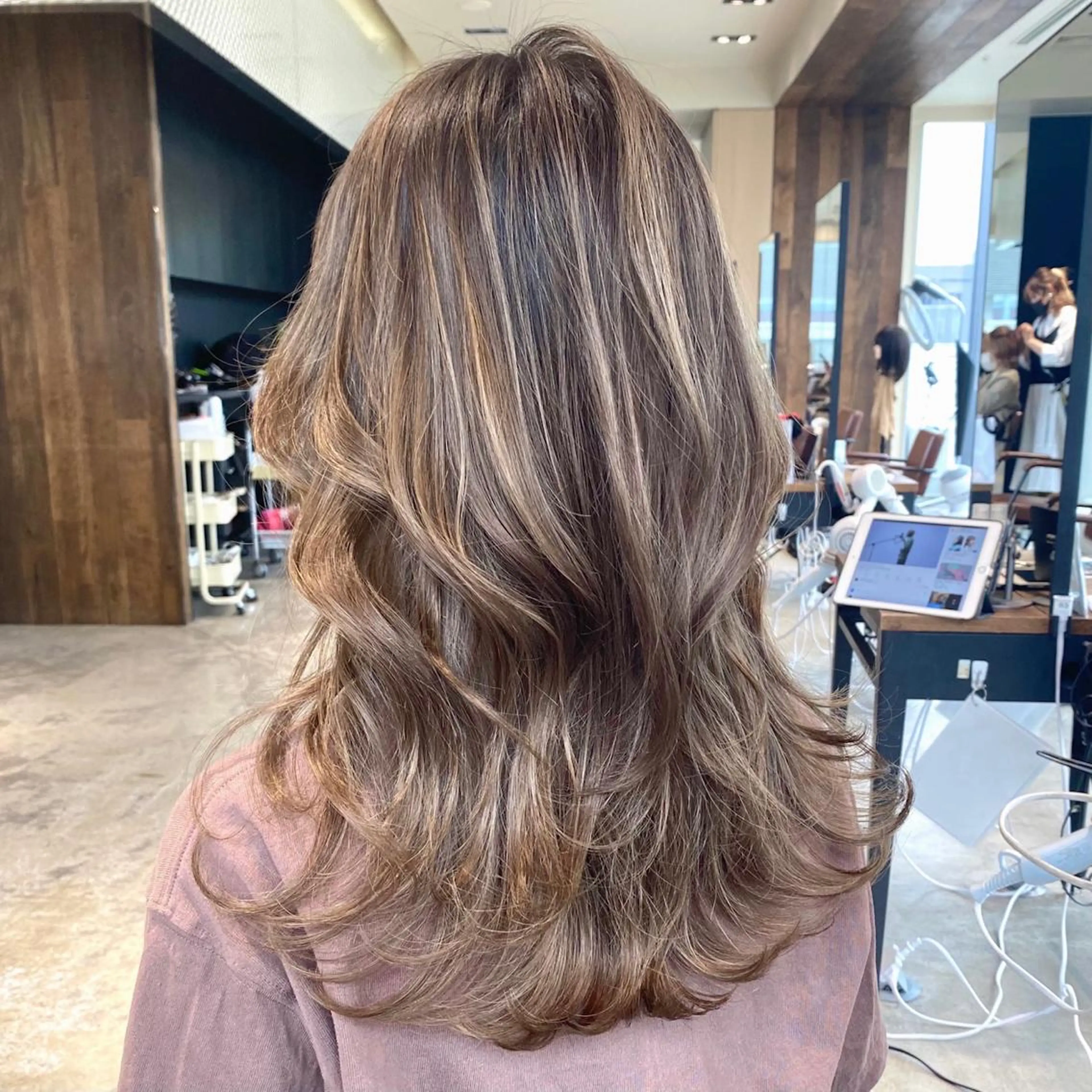 セミロング レイヤー/顔周り /透明感🩶高橋大のヘアスタイル