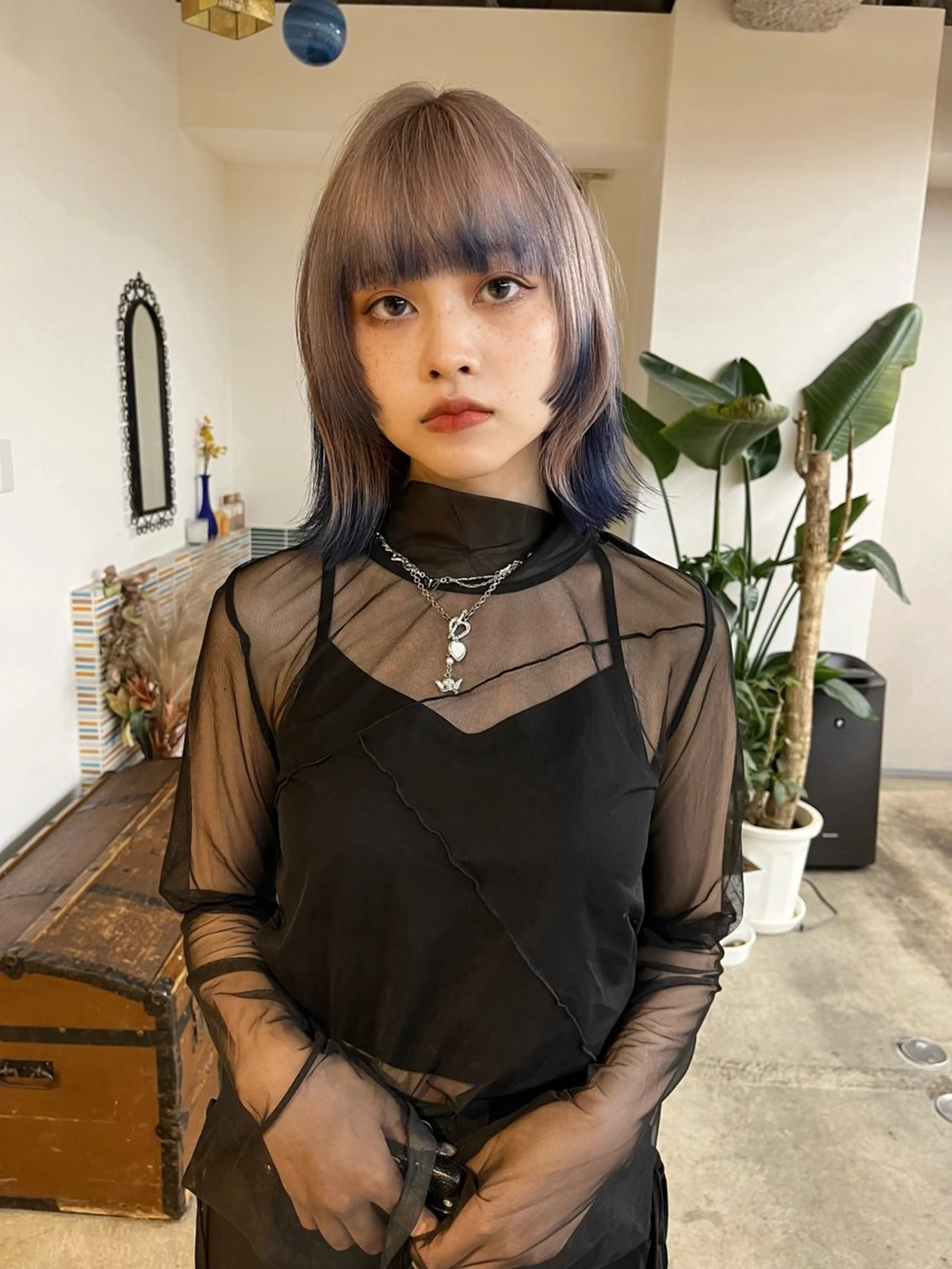 ミディアム カラー ベージュカラー ブリーチ ブルーカラー グラデーションカラー ホワイトベージュ カット ヘアカラー トリートメント 🩷ハイトーン透明感 レイヤー🩷ユリカのヘアスタイル