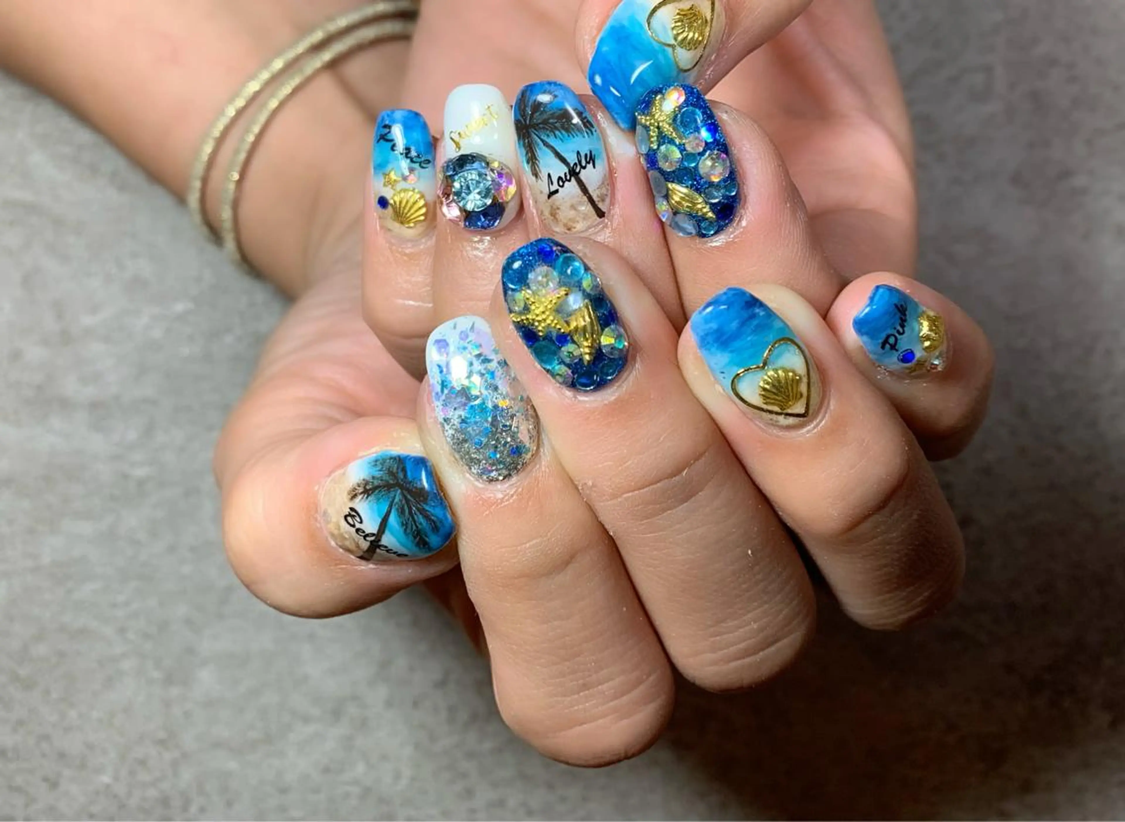 ネイル LAVISH nail salonのネイルデザイン