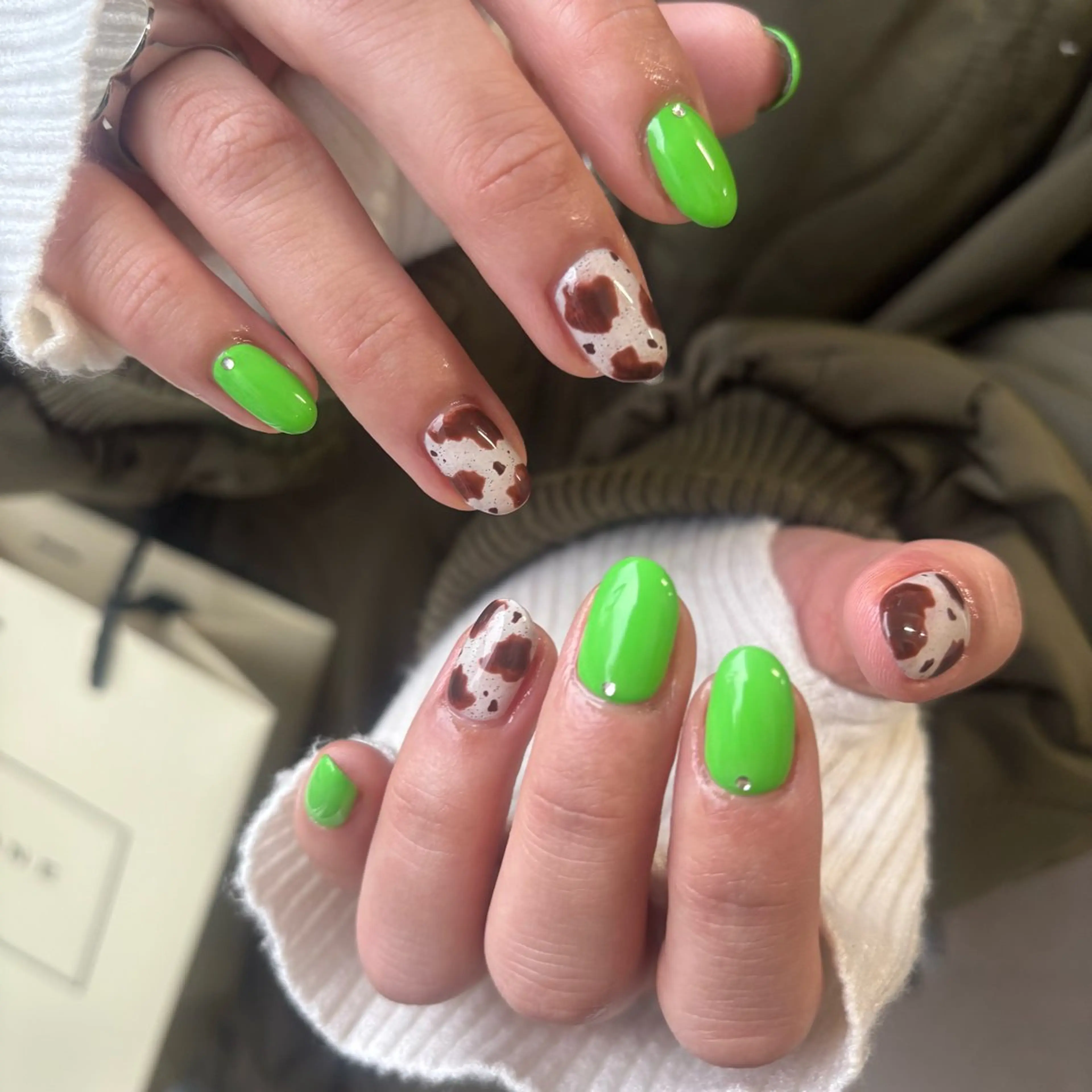 ネイル ハンドネイル カメレオン京橋🌻 草葉由佳のネイルデザイン