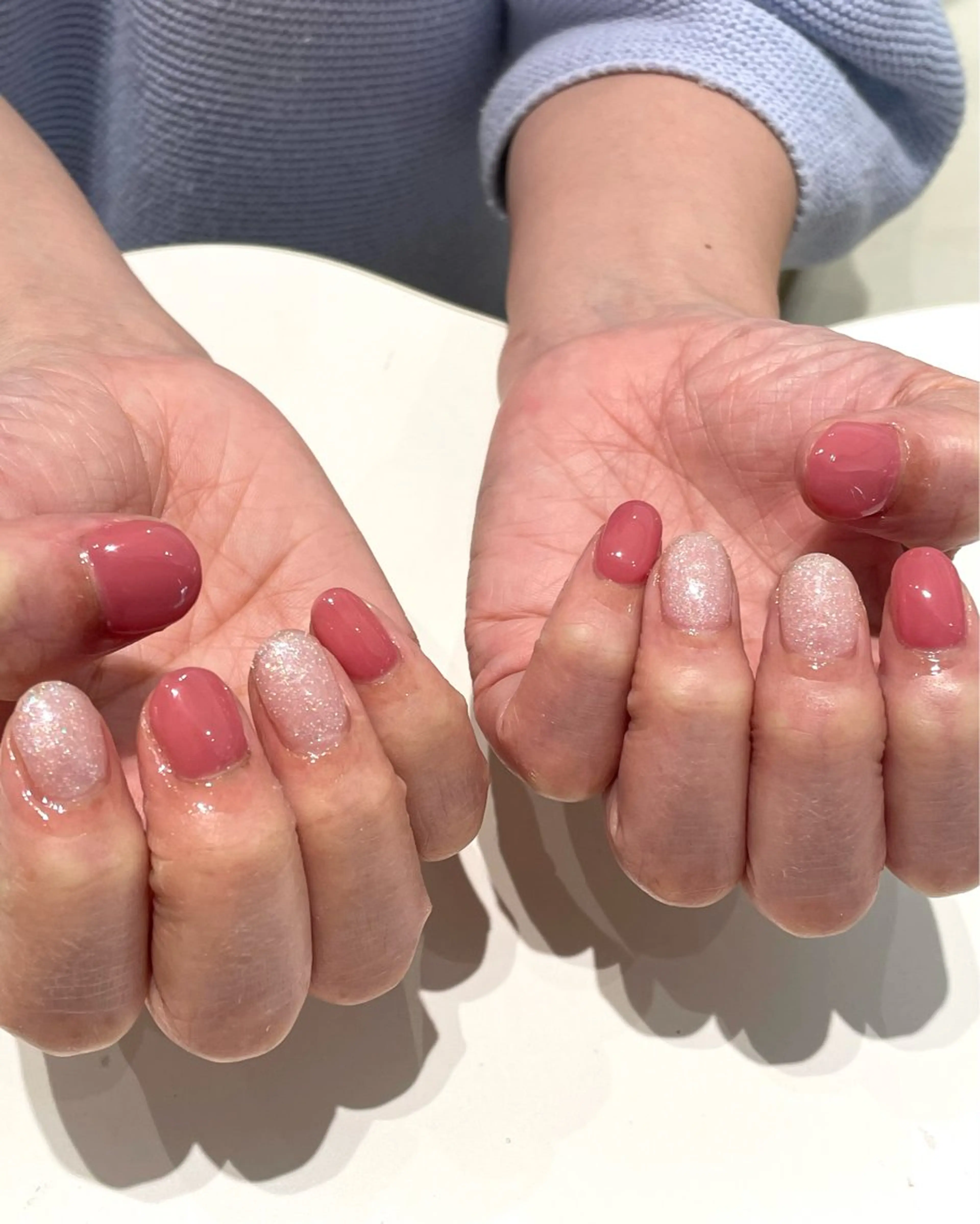 ネイル オーロラネイル ラメ(グリッター) ピンク 肝付 朋佳のネイルデザイン