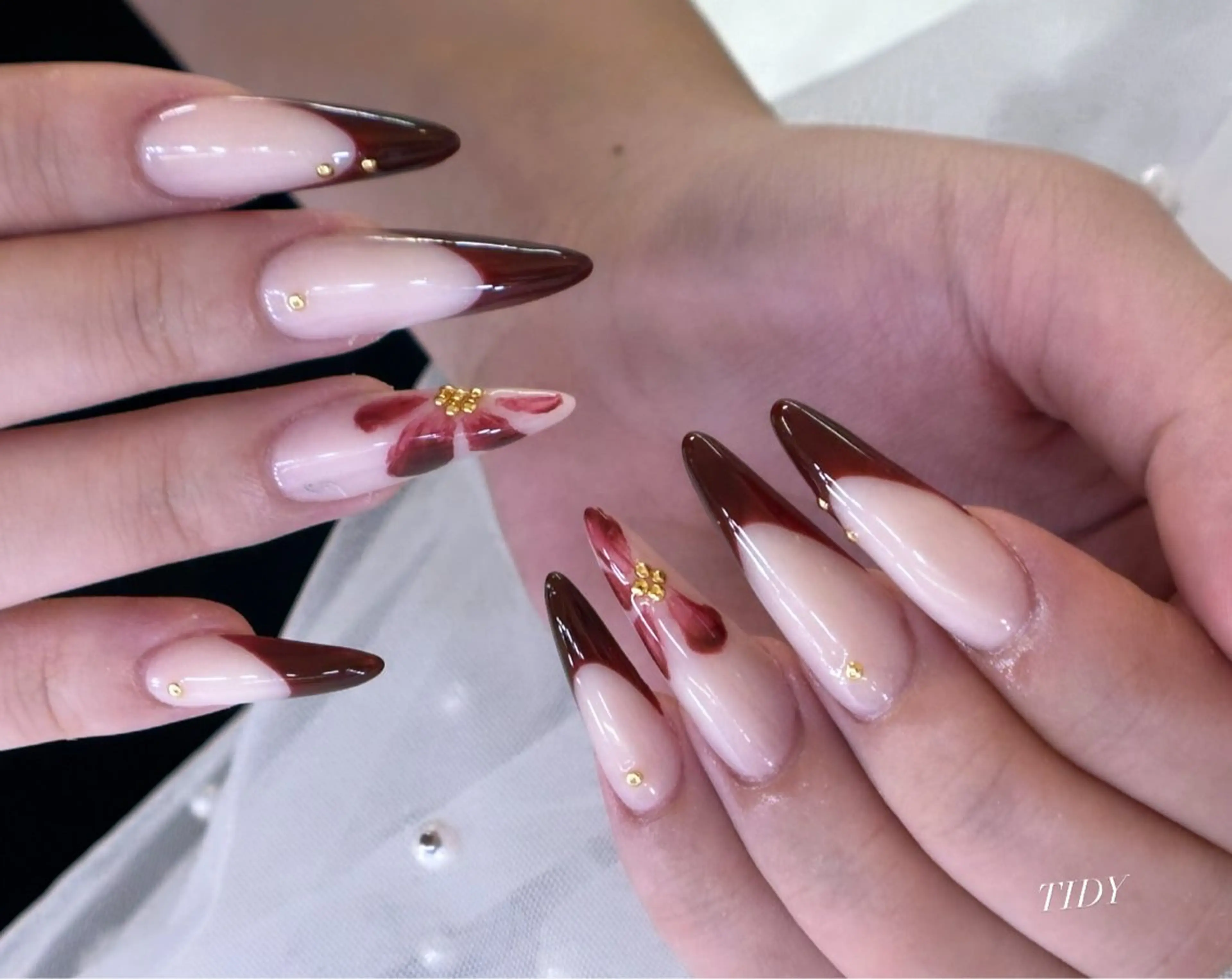 ネイル 長さ出し フットネイル フレンチネイル ジェルネイル キラキラネイル ハンドネイル TIDY M&Mのネイルデザイン