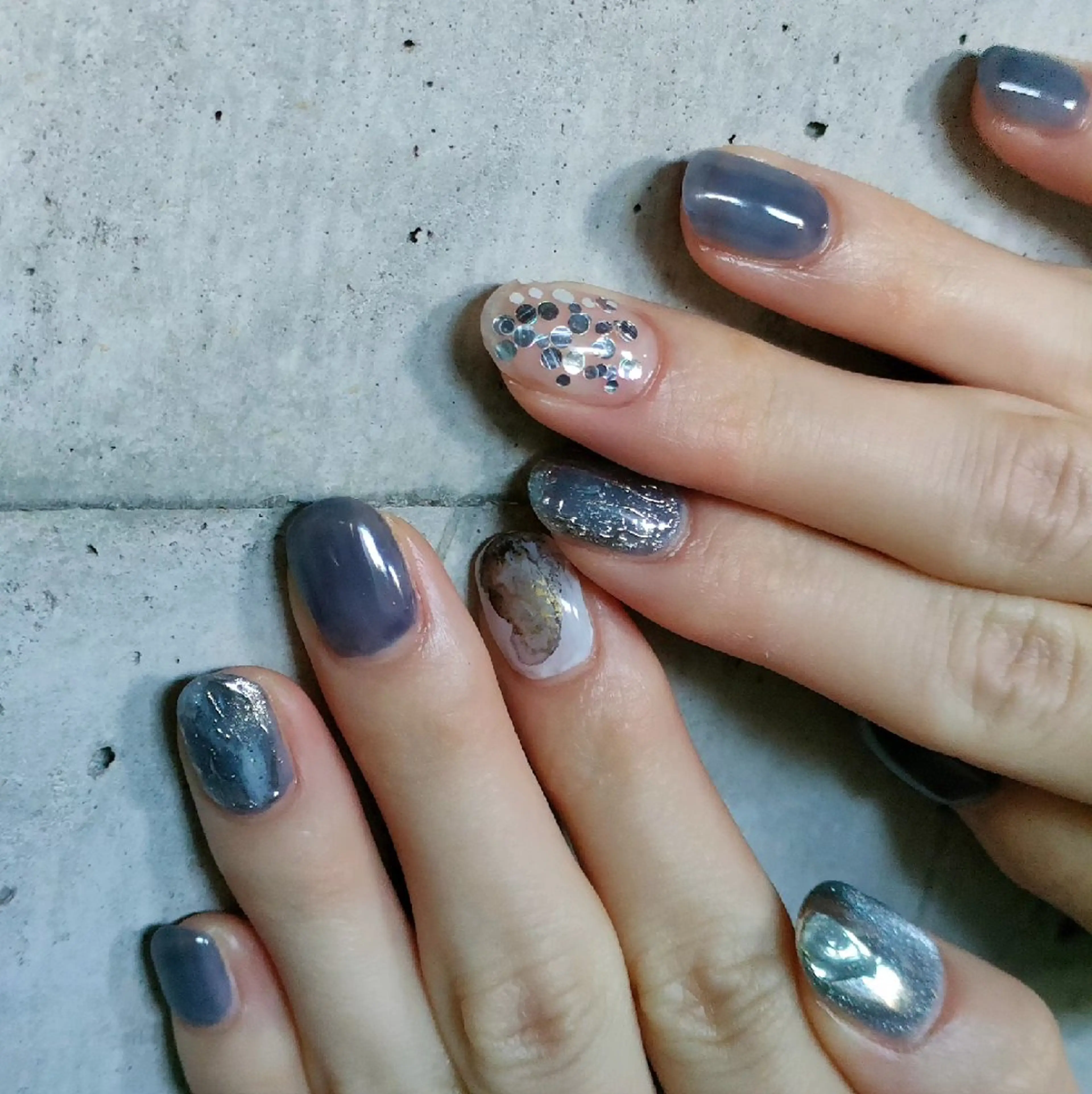 ネイル ブルー ニュアンスネイル oir. nailsalonのネイルデザイン