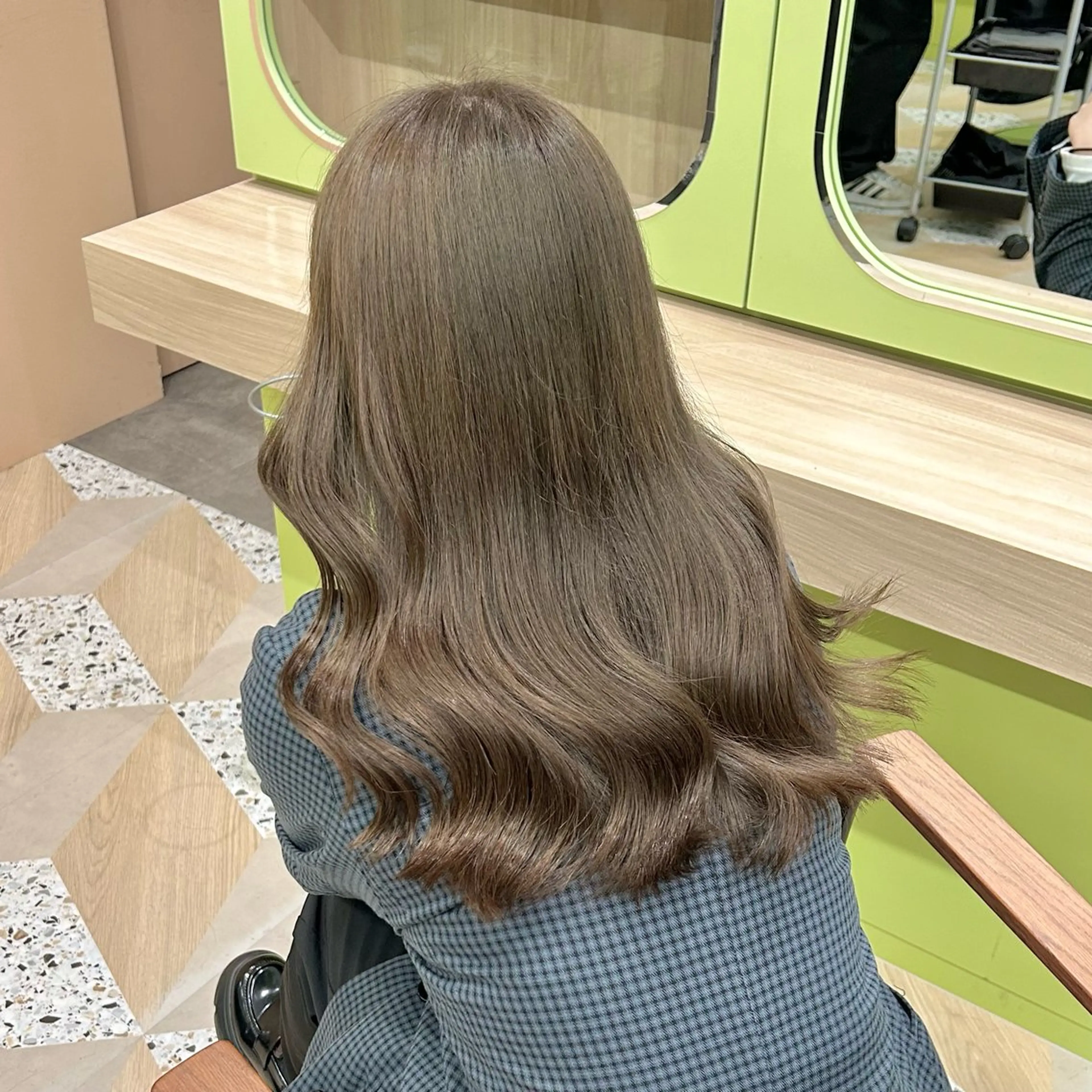 セミロング カラー ベージュカラー ブリーチ ブラウンカラー ショコラベージュ 透明感カラー カット ヘアカラー トリートメント ブリーチなしベージュ /ヘアセット/ミユのヘアスタイル