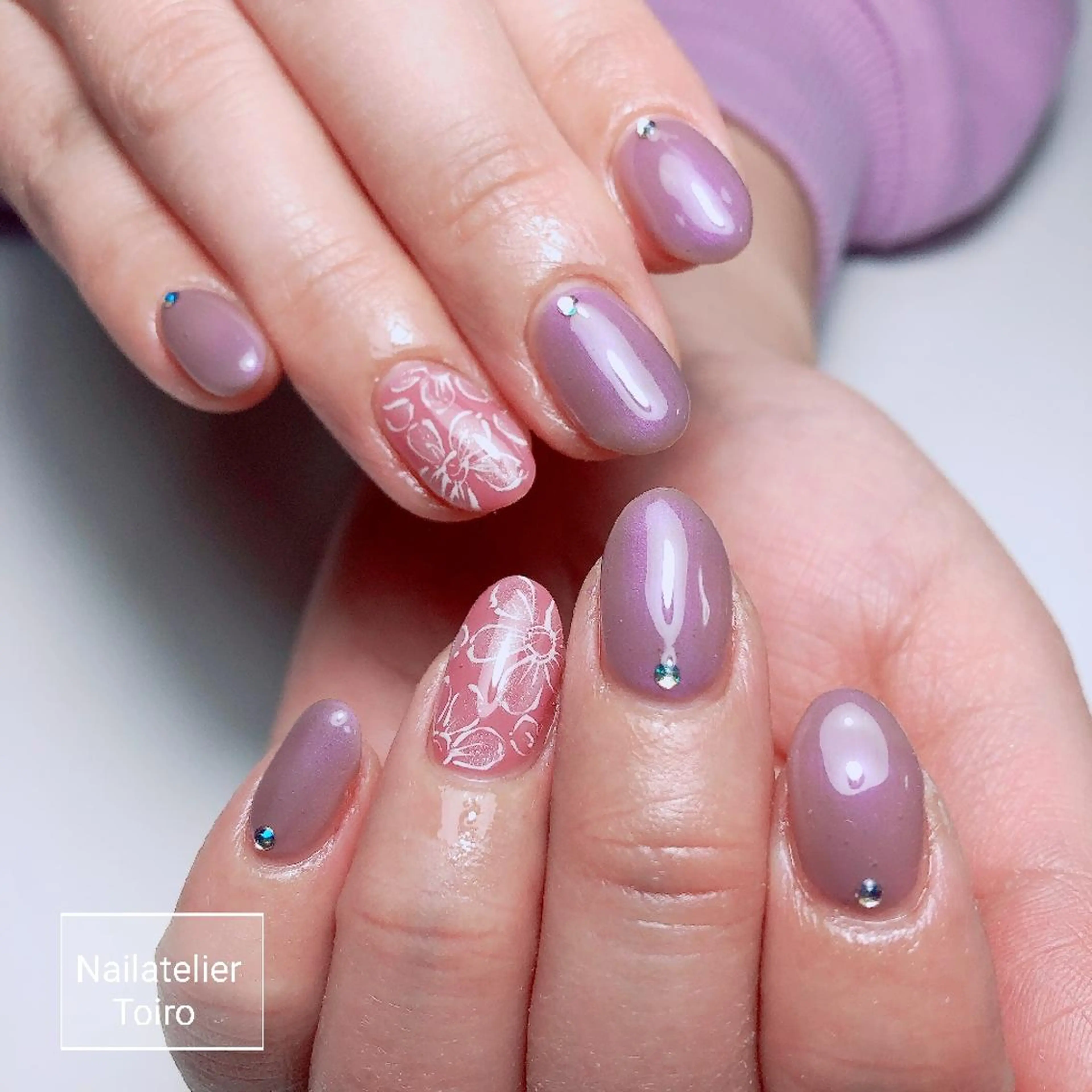 ミディアム ネイル キラキラネイル ☺︎山部 志麻☺︎のネイルデザイン