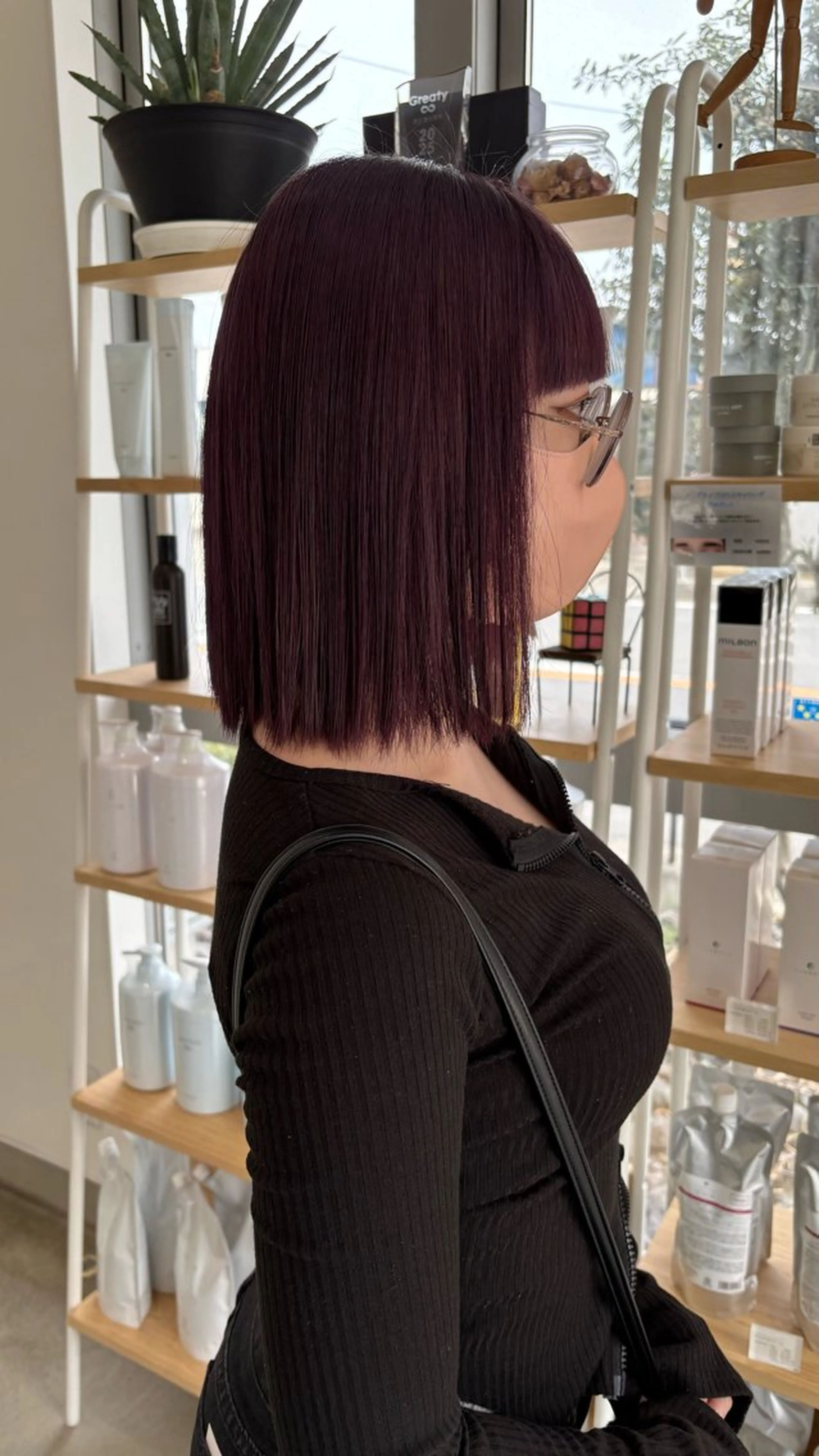 ミディアム 根岸 麻菜のヘアスタイル