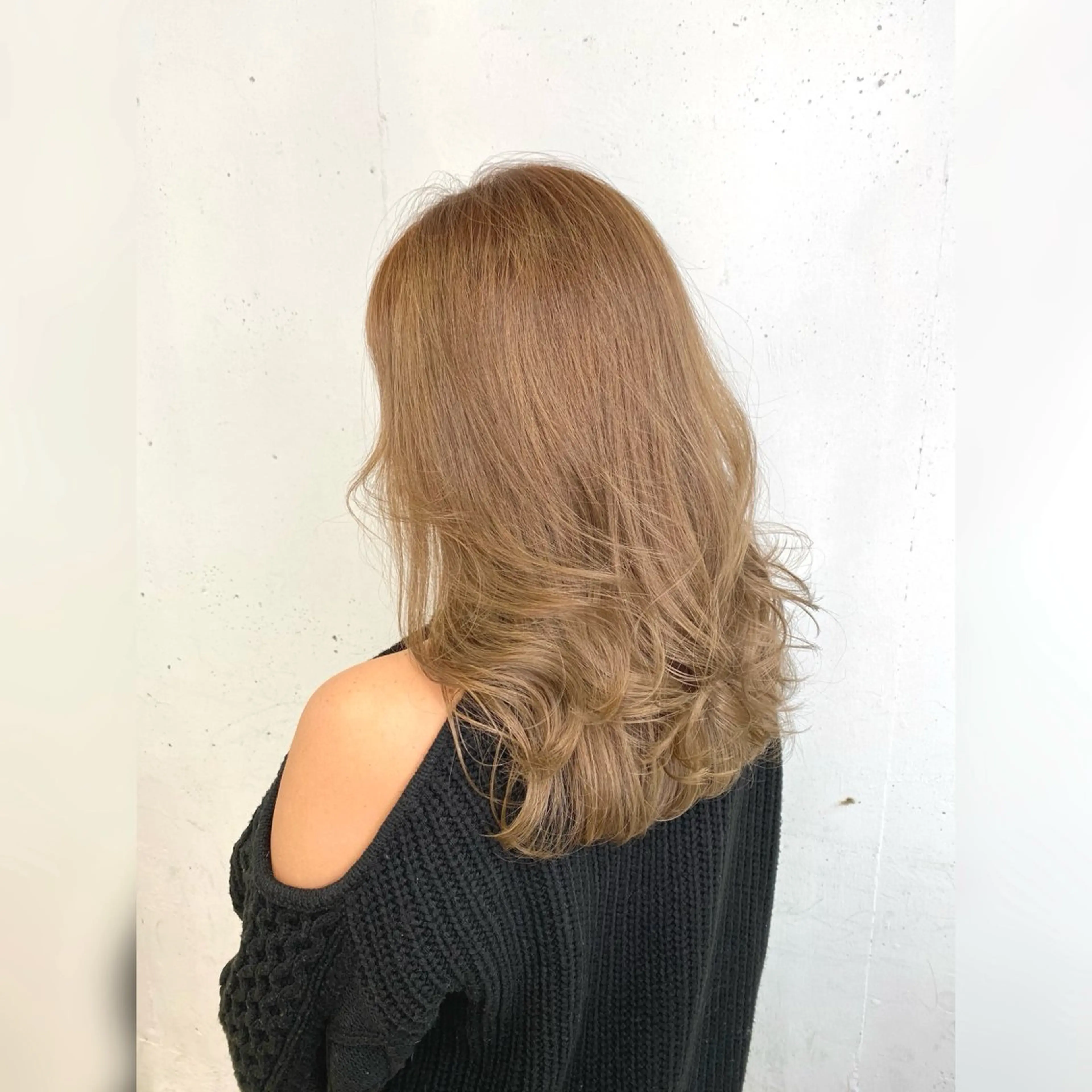 ミディアム ミルクティーベージュ 山本勝志のヘアスタイル