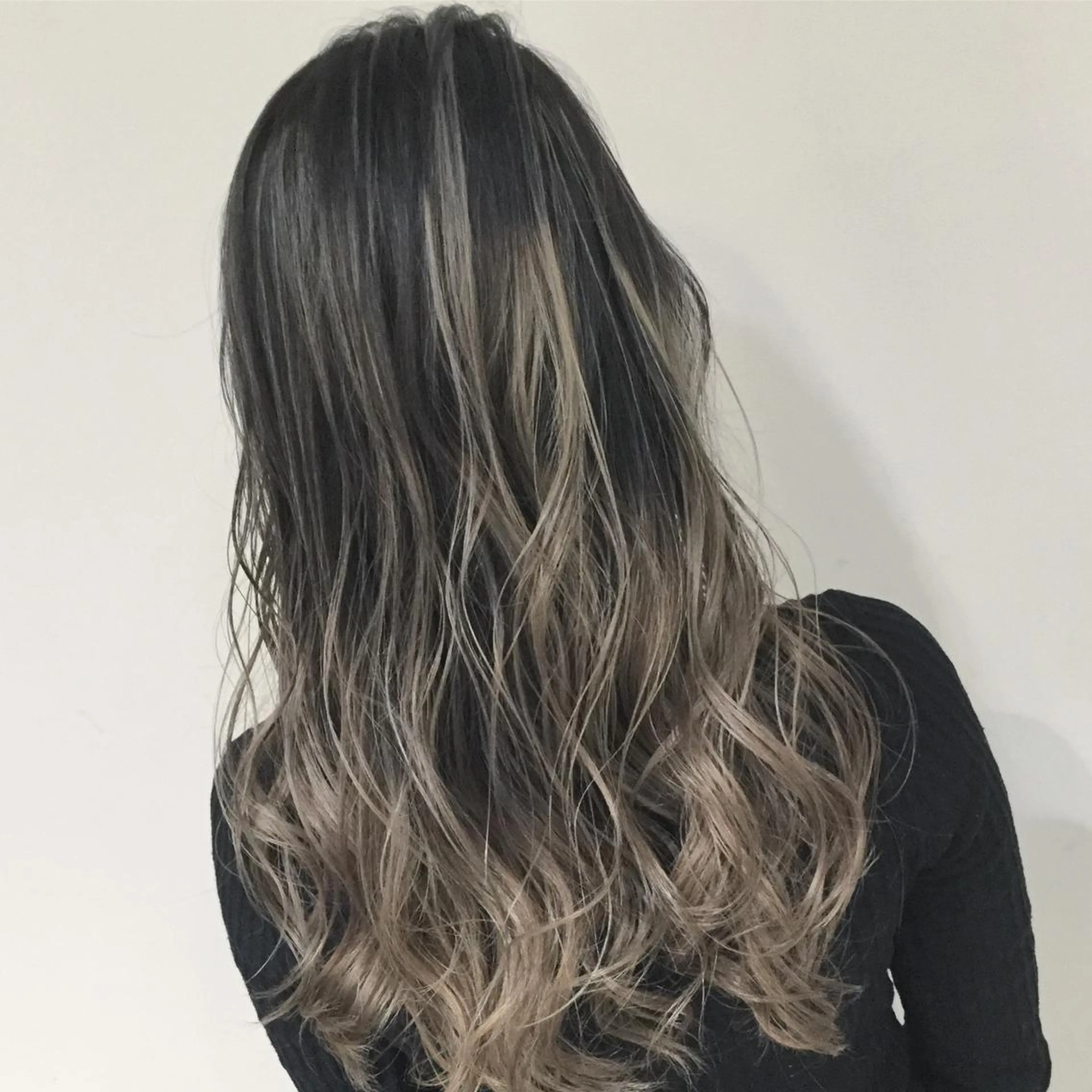 セミロング カラー アッシュ アッシュグレー アッシュグレージュ バレイヤージュ ミストバング AMI Hair  supply所属・髪質改善カラー 韓国風レイヤーのヘアスタイル