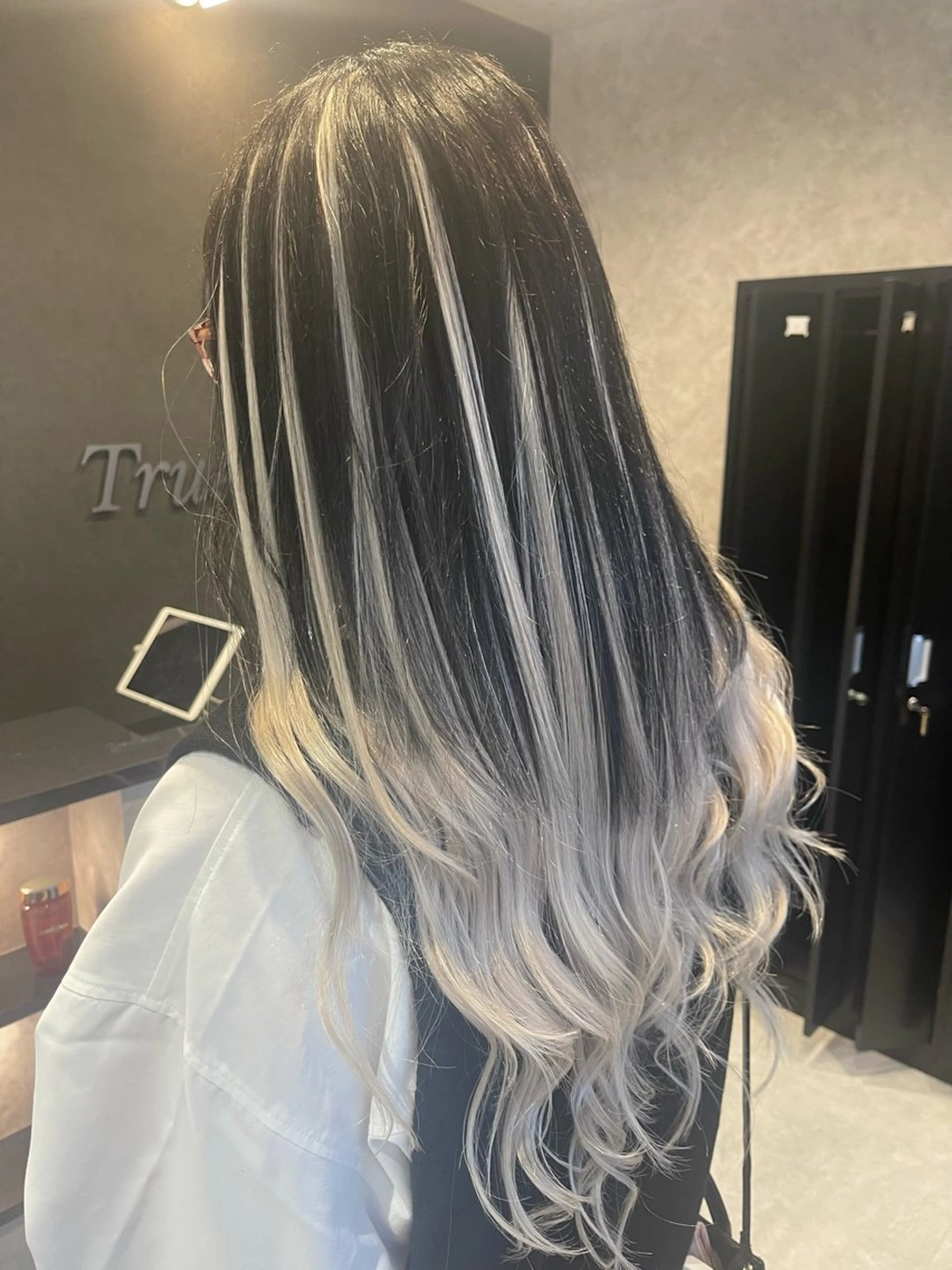 ミディアム エクステ ハイトーン ／ レイヤー/吉田陸斗のヘアスタイル