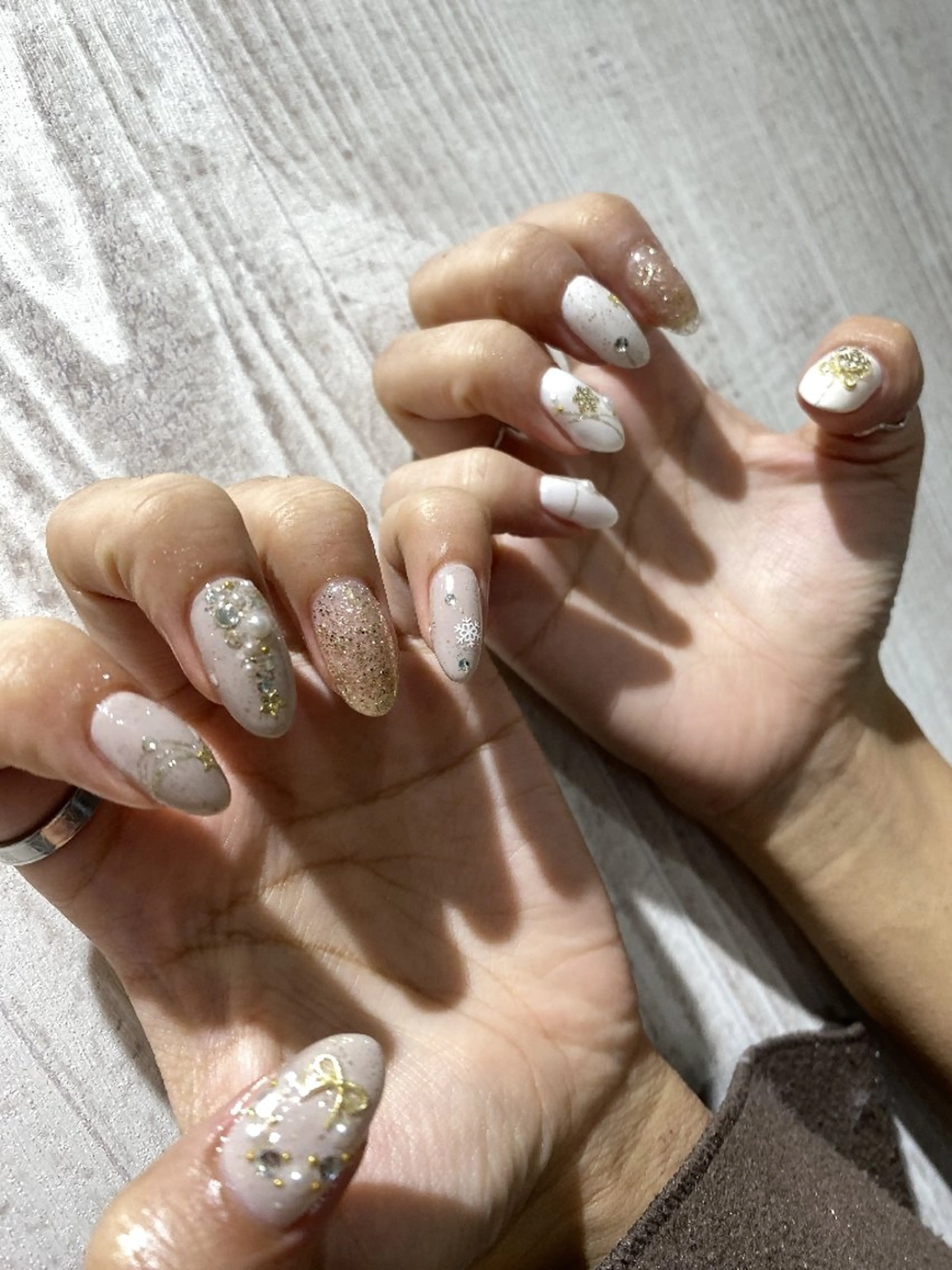 ネイル 冬ネイル クリスマス ハンドネイル 13日3980円‼️ マグもデザインも◎のネイルデザイン