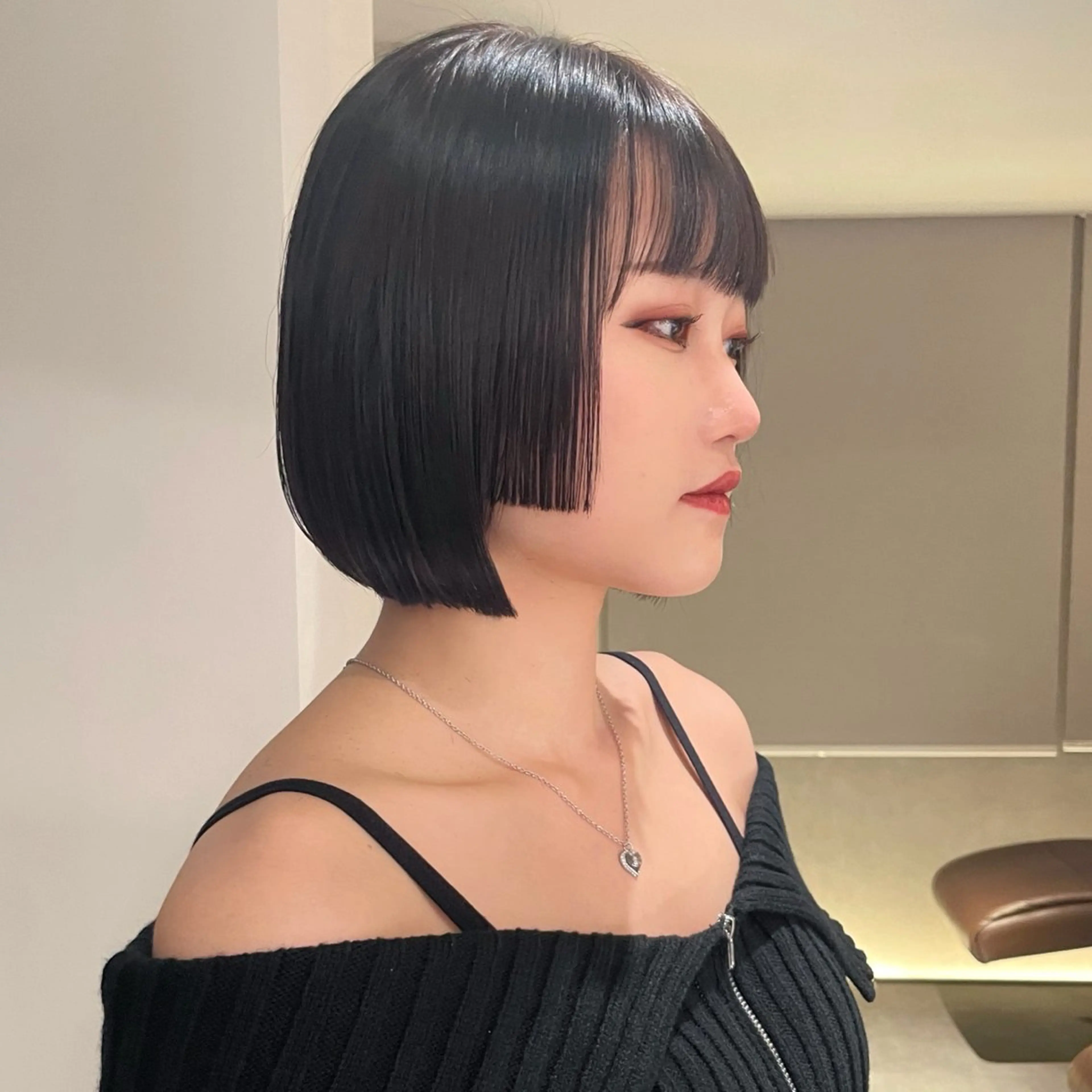 ショート カラー 切りっぱなしボブ 黒髪 ブルーカラー ブルーブラック ボブ カット ヘアカラー トリートメント ヘッドスパ ヘアセット GO TODAY シェアサロン 原宿Verno店所属・ブリーチ/髪質改善/ ボブ特化/よしきのヘアスタイル