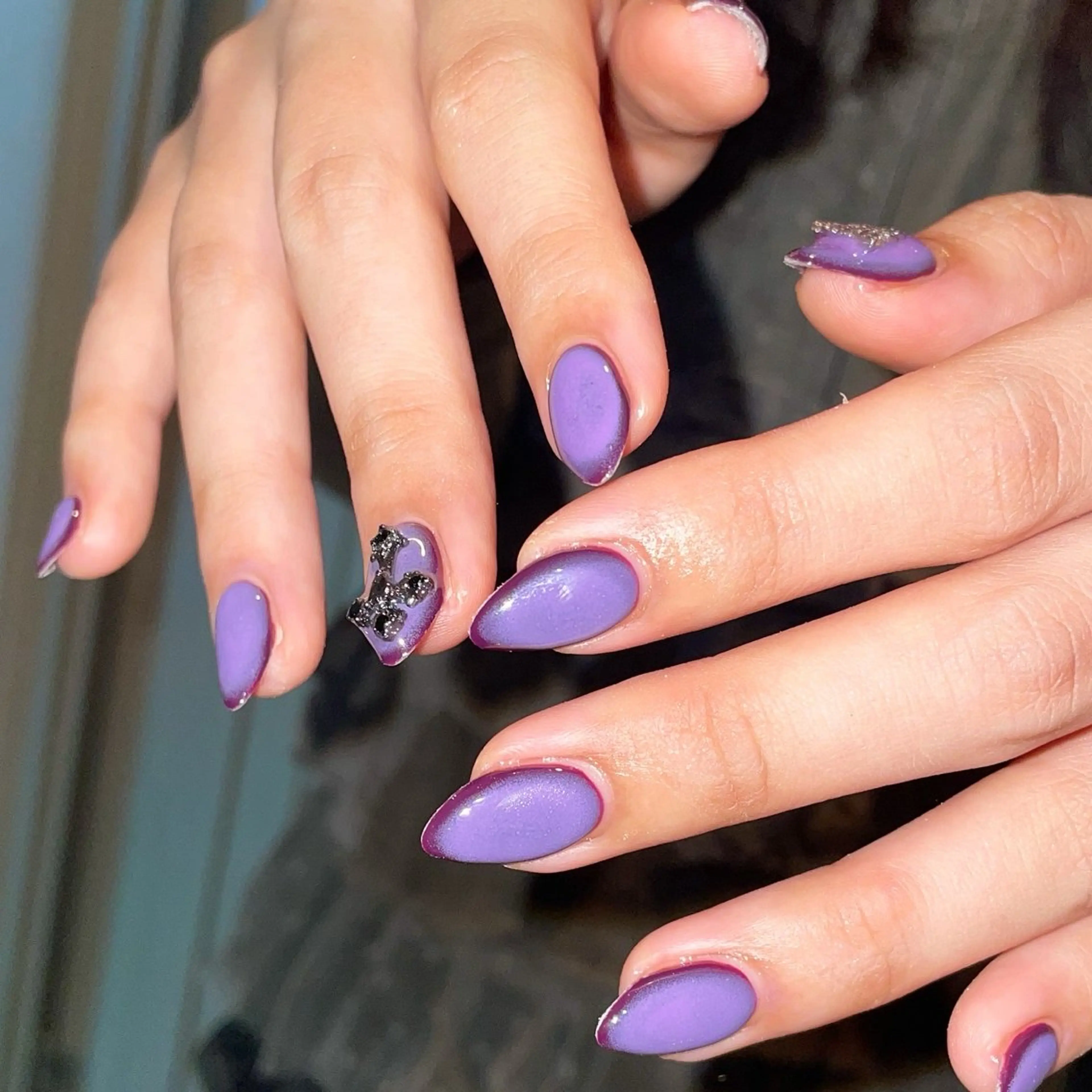 ネイル チークネイル ハロウィン パープル ハンドネイル ハンドケア 🎀NAIL🎀 AI🪄︎︎◝✩のネイルデザイン