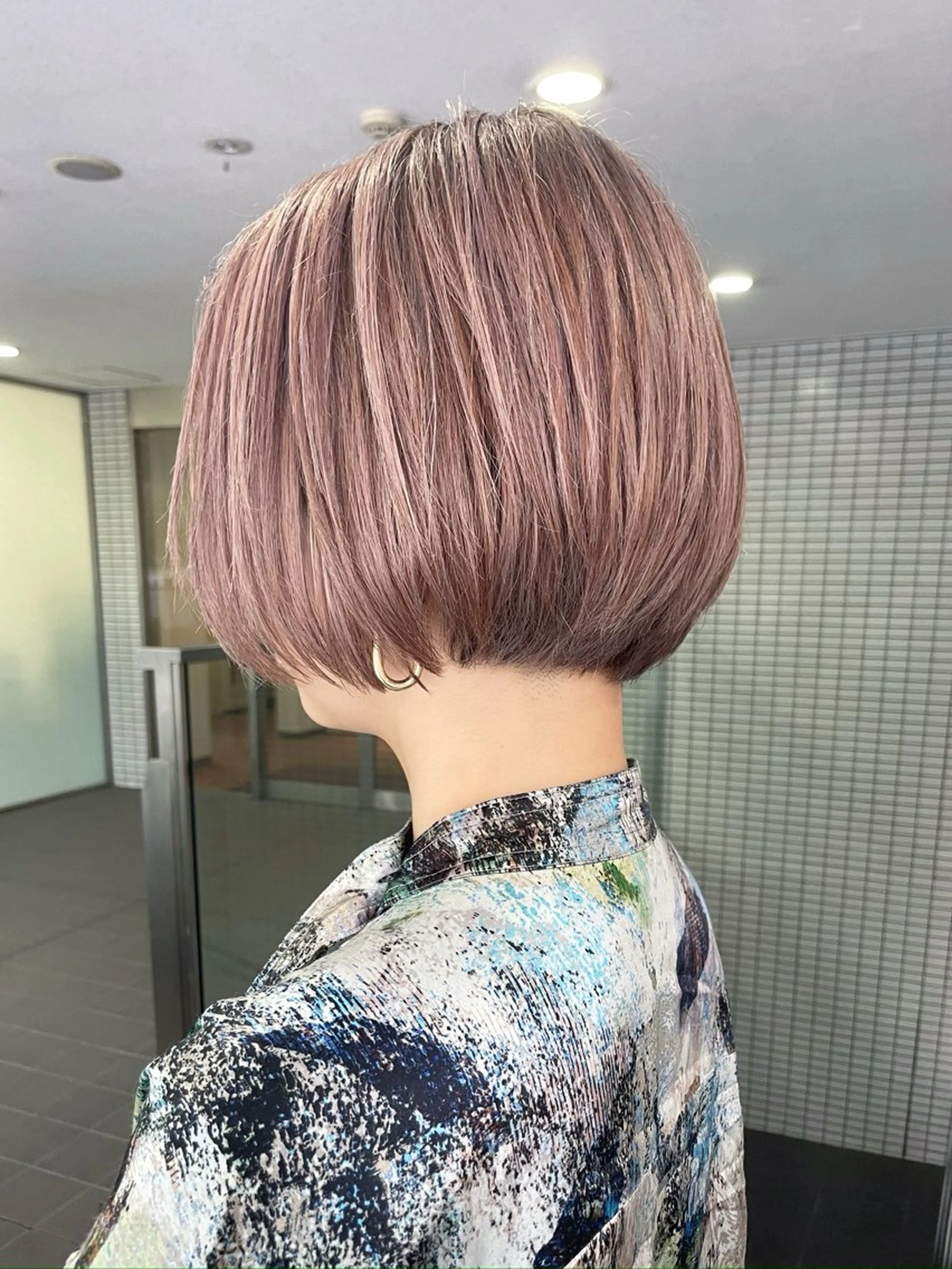 ショート カラー ブロンド ハイライトカラー ピンクカラー ハイライト EMANON天神所属・Hitomi Ezakiのヘアスタイル