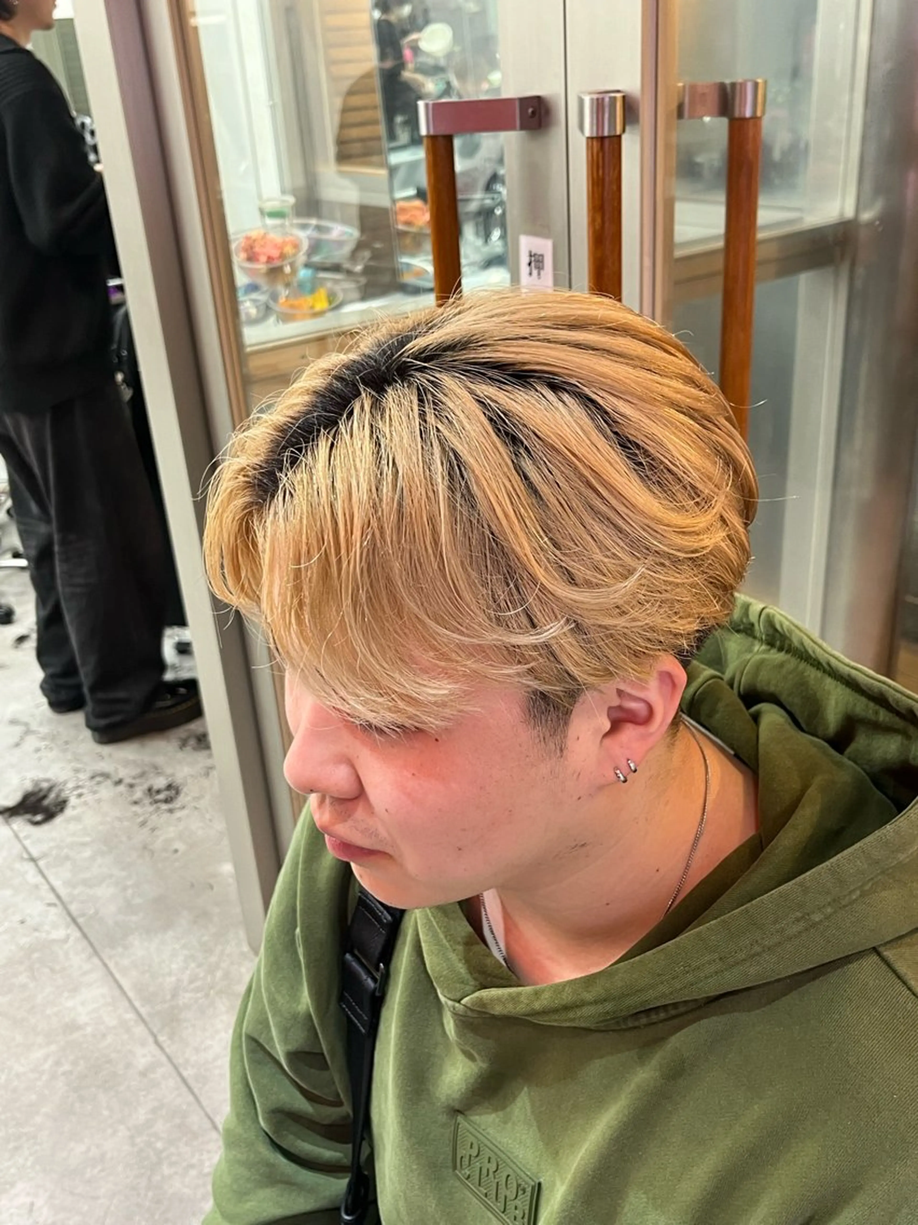 カラー メンズハイトーン 北斗💍レイヤーのヘアスタイル