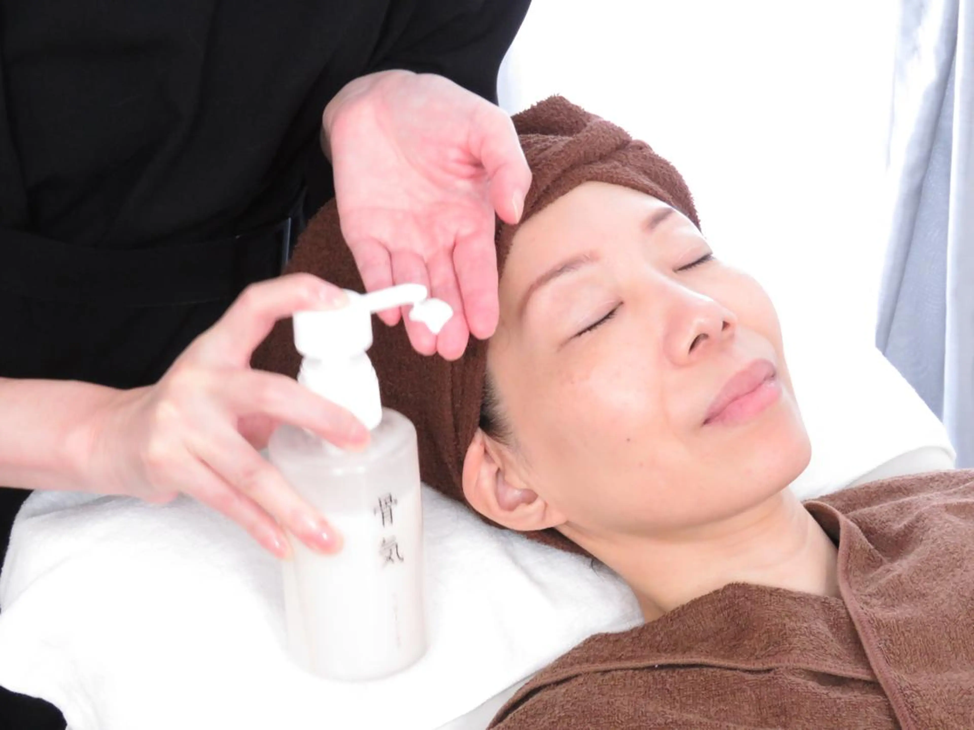 【小顔・リフトアップ】コルギ+顔筋リンパ マッサージの写真