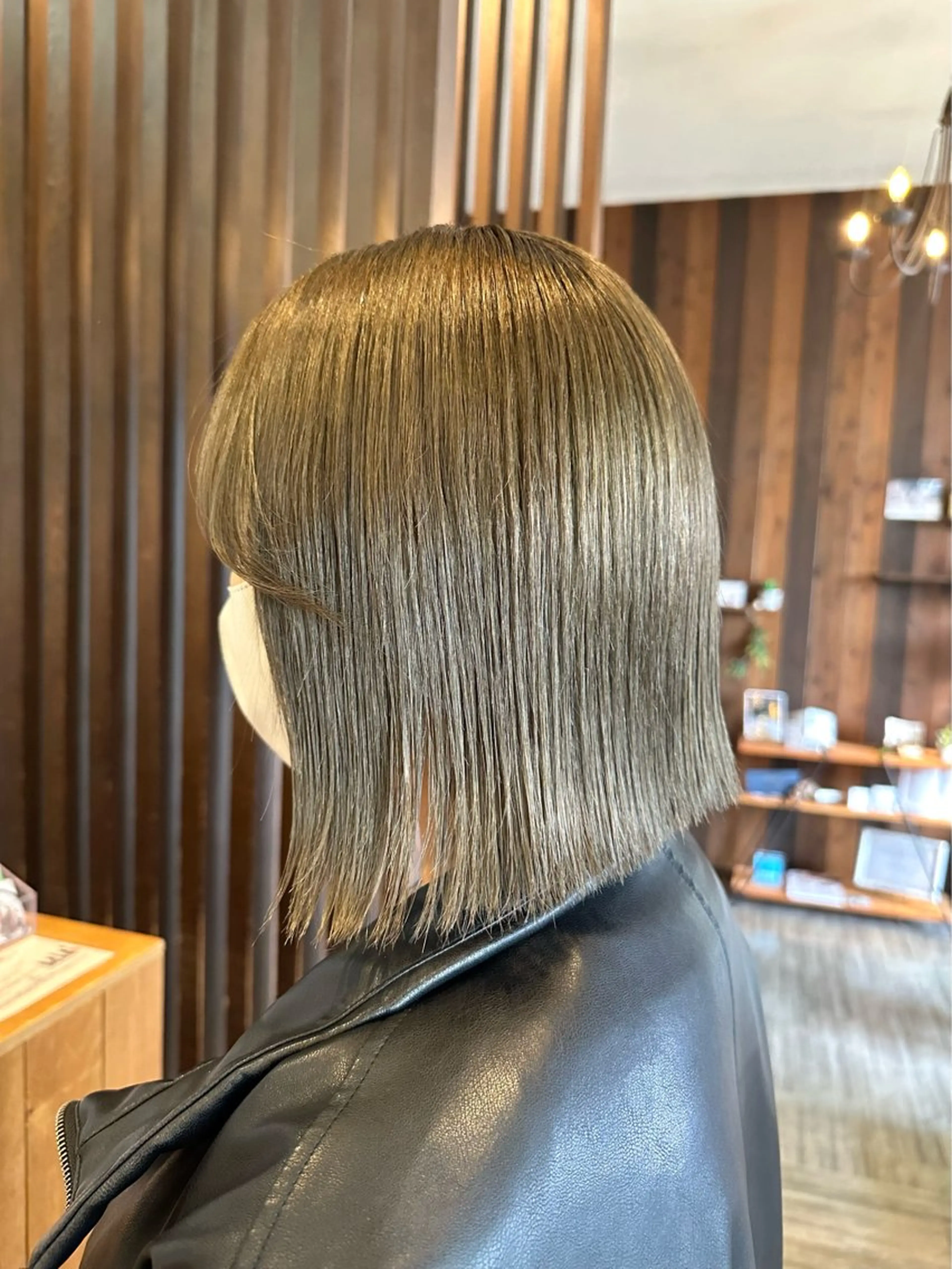 ミディアム カラー ブリーチ ダブルカラー グレージュ ミルクティーグレージュ ブリーチなしカラー カット ヘアカラー BRANCHÉ小牧/ 西尾 美月のヘアスタイル