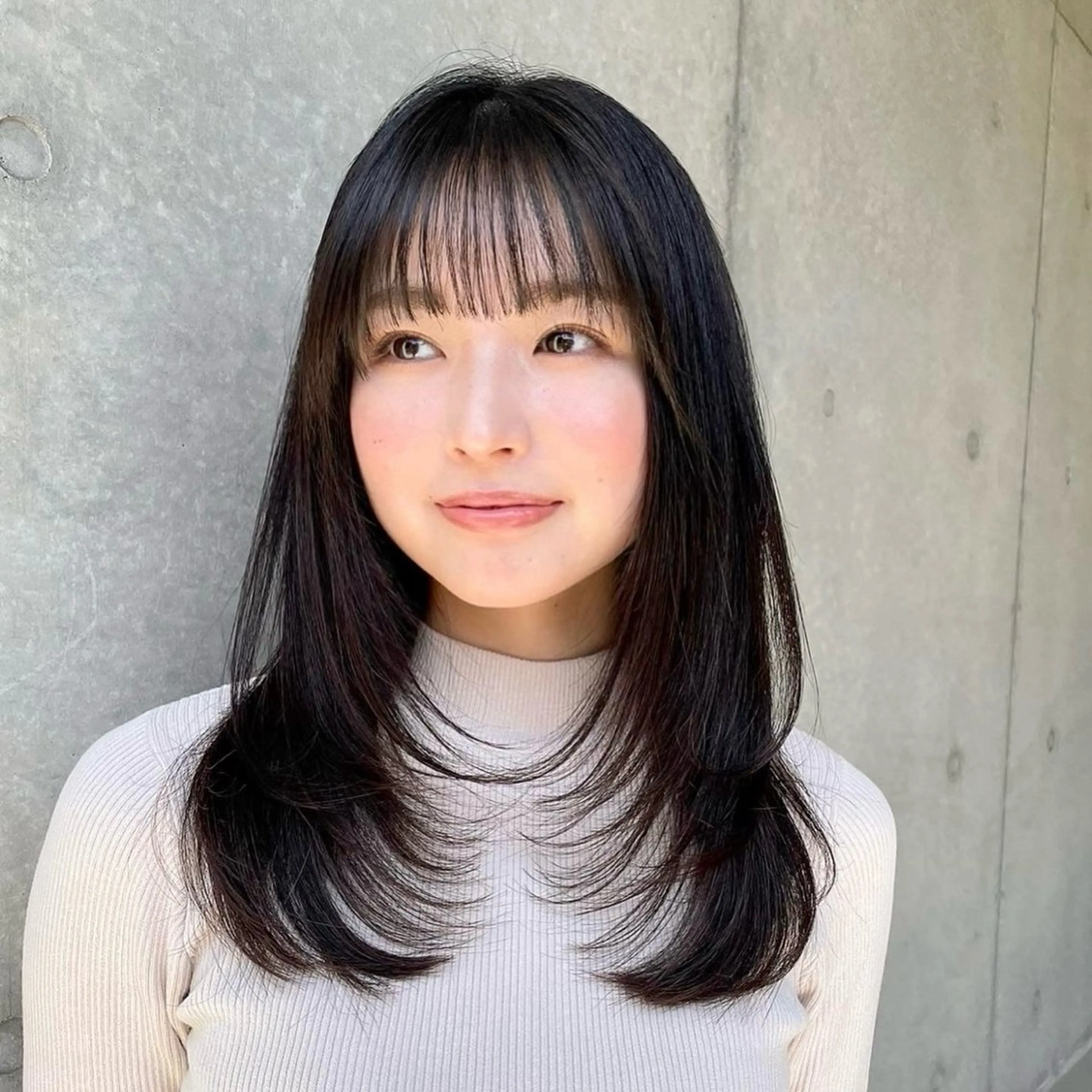 ミディアム カラー ミディアムレイヤー ベージュカラー 透明感カラー オリーブベージュ 顔周りカット TOI所属・内野   龍海 / レイヤーカットのヘアスタイル