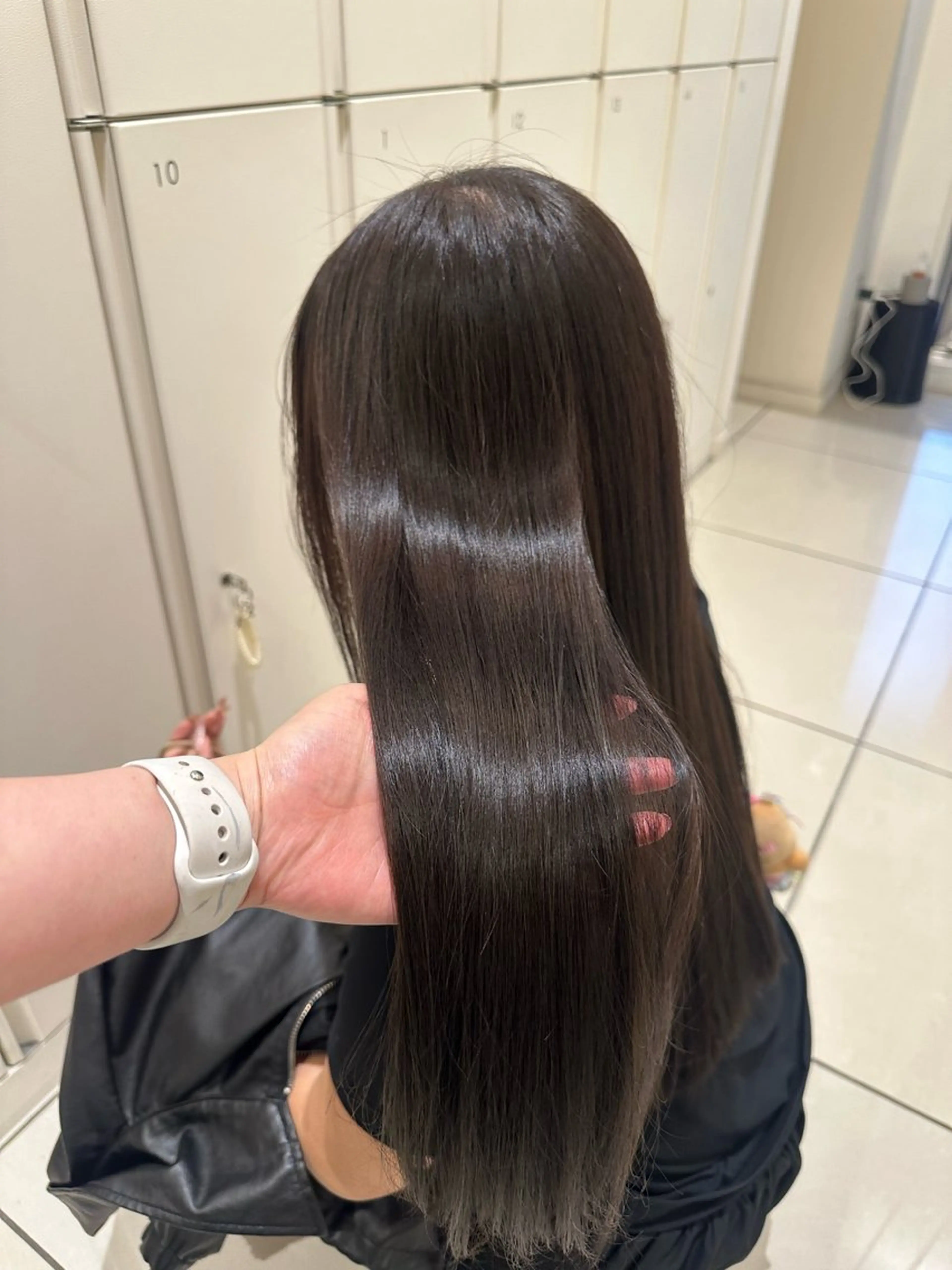 ロング カラー ヘアアレンジ タイトボブ個性派カラ ーAKANEのヘアスタイル