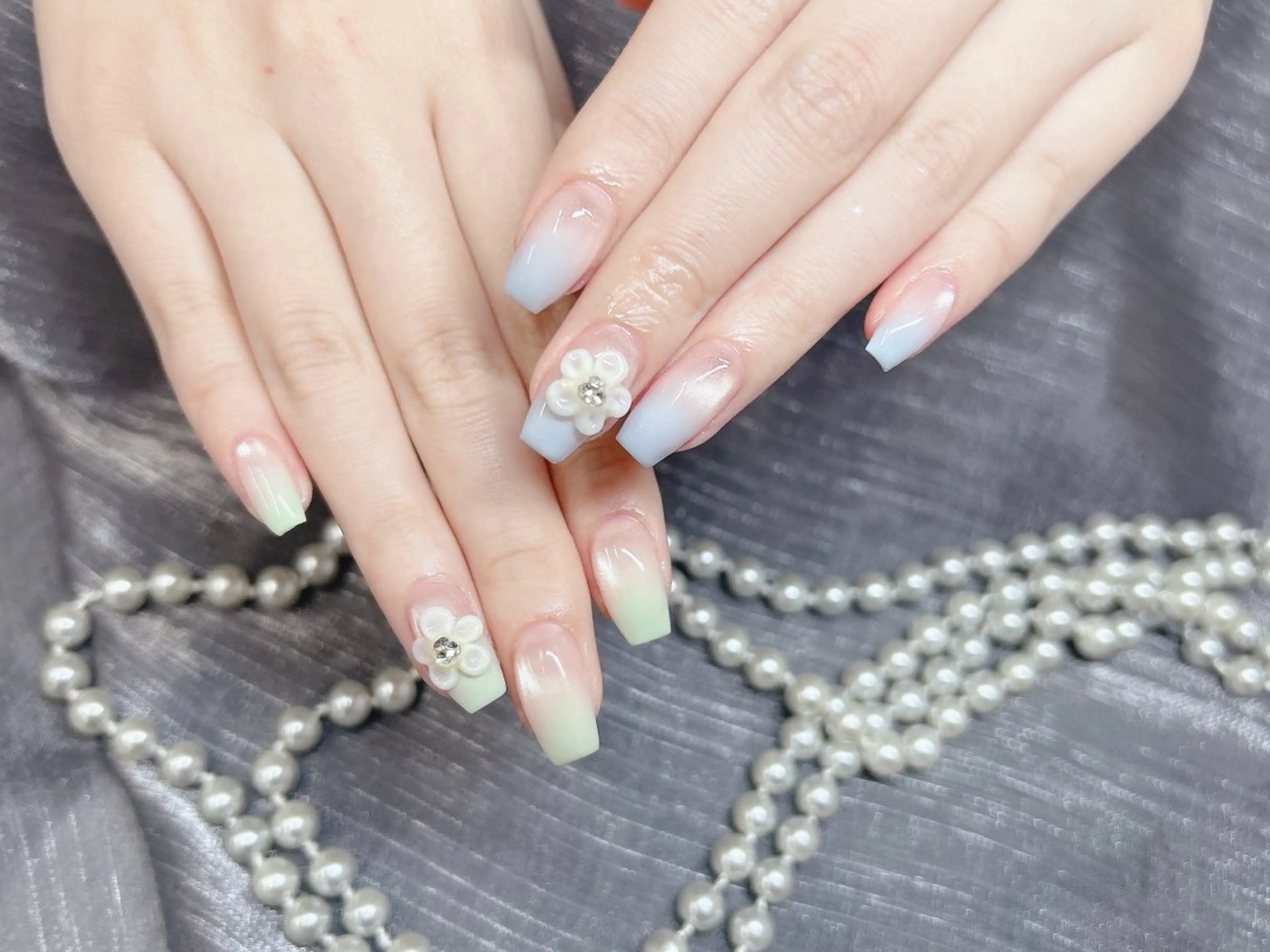 ネイル アートネイル オーロラネイル カジュアル クリアネイル 長さ出し MoreGlam 新宿東口店のネイルデザイン