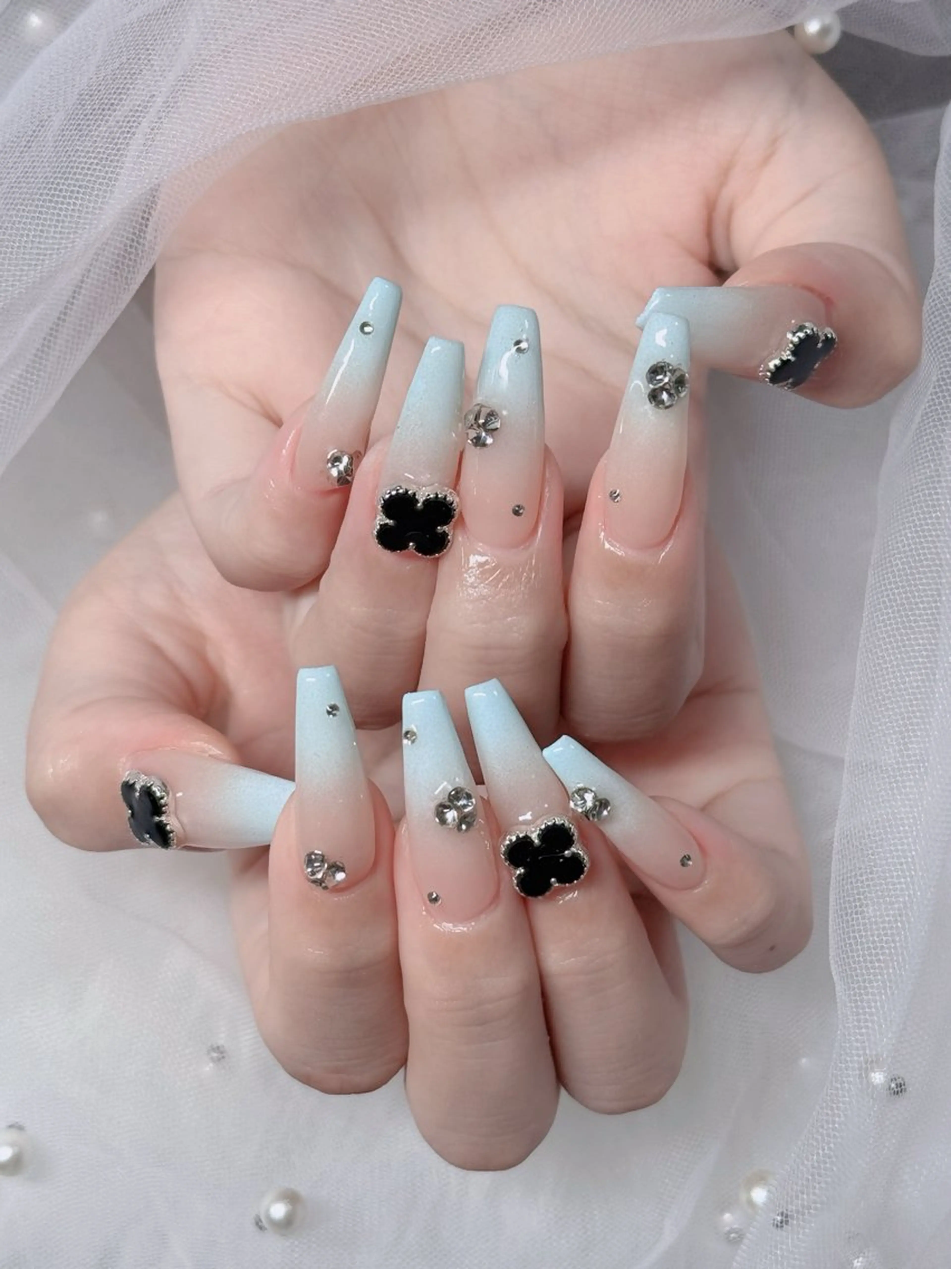 ネイル フレンチネイル ジェルネイル ガラスフレンチ ハロウィン ハート H.baby Nail Salonのネイルデザイン