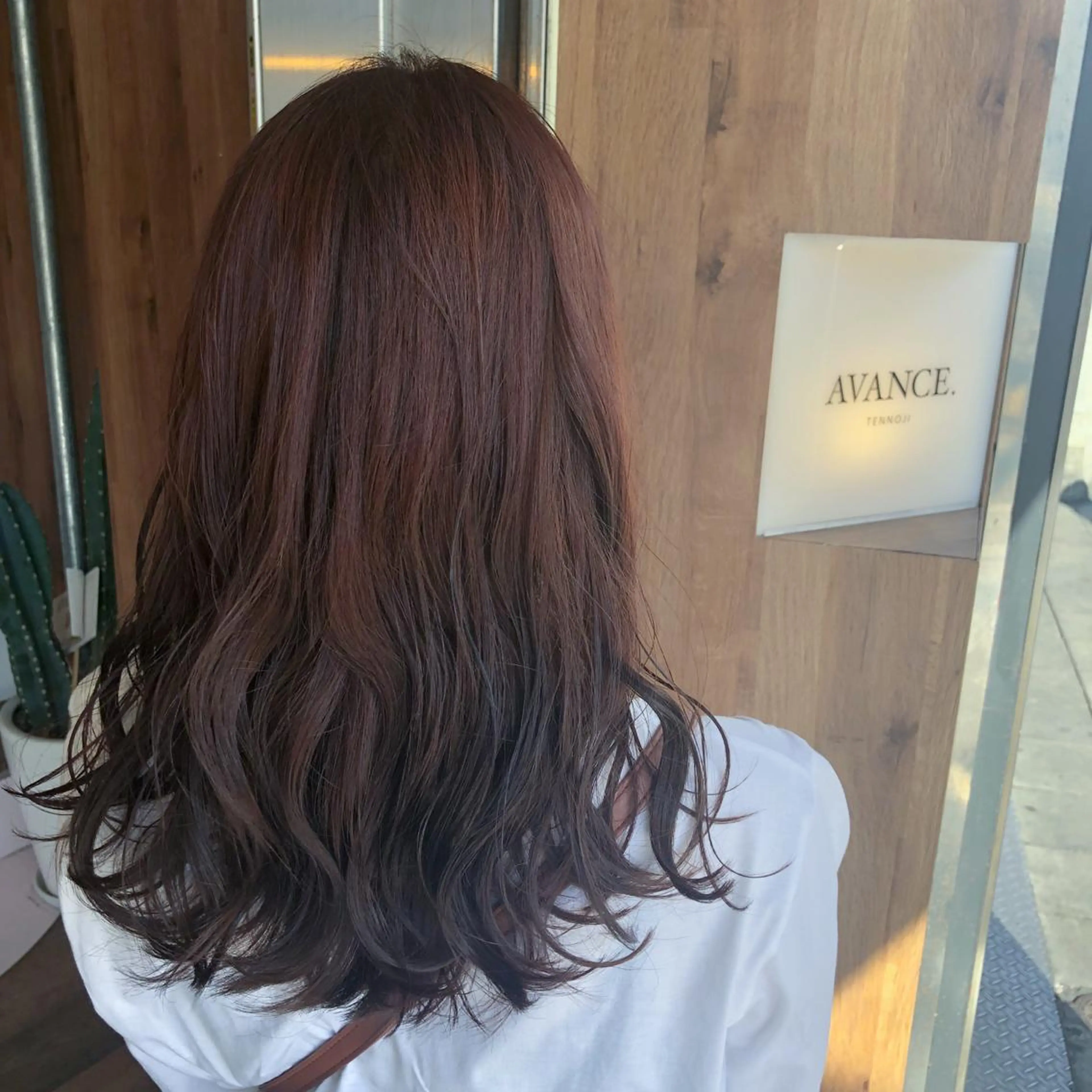セミロング カラー 関 彩花のヘアスタイル