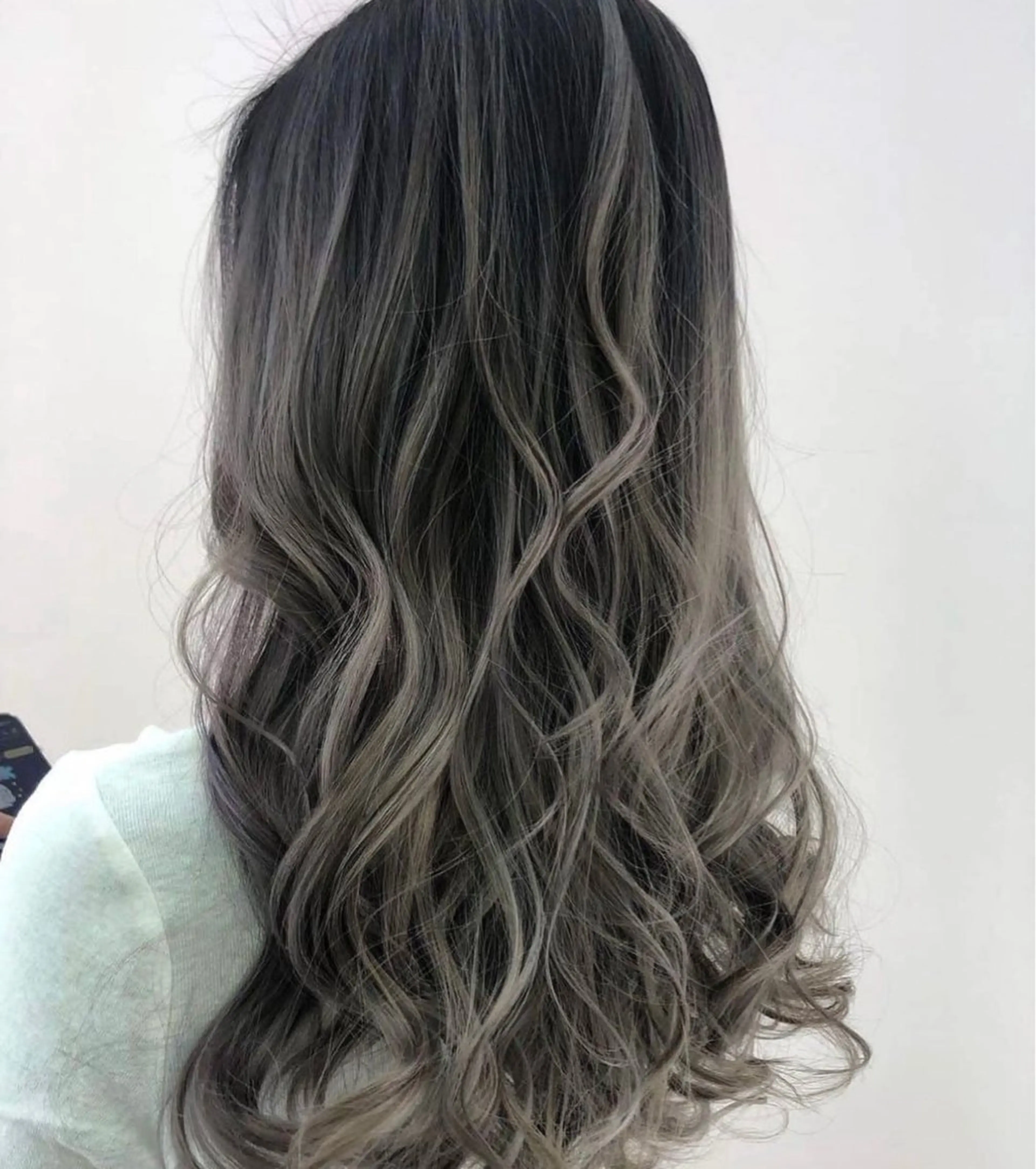 セミロング ヘアカラー アダチ コウスケのヘアスタイル