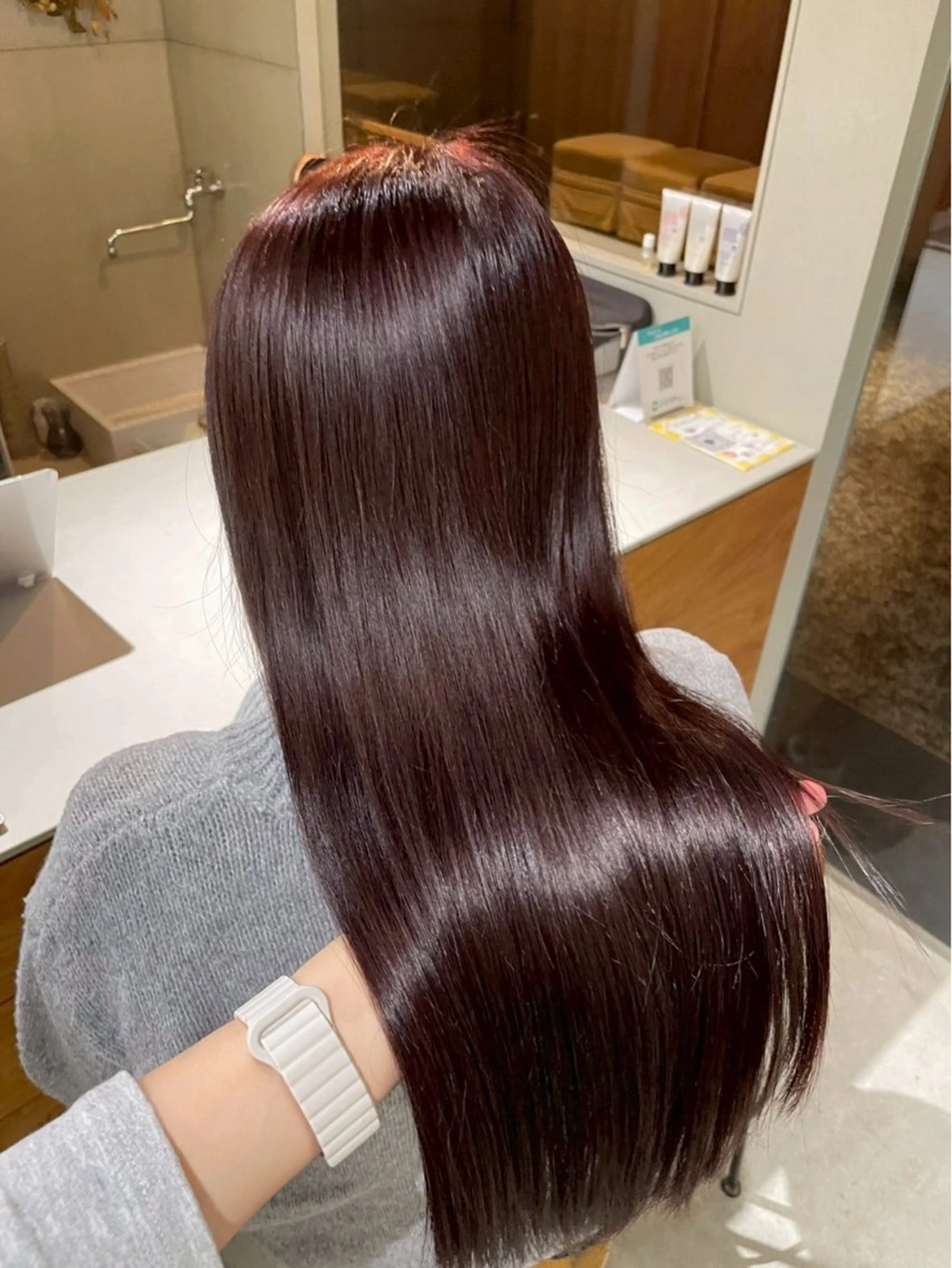 カラー 🌷花屋併設🌷 岡本明日実のヘアスタイル