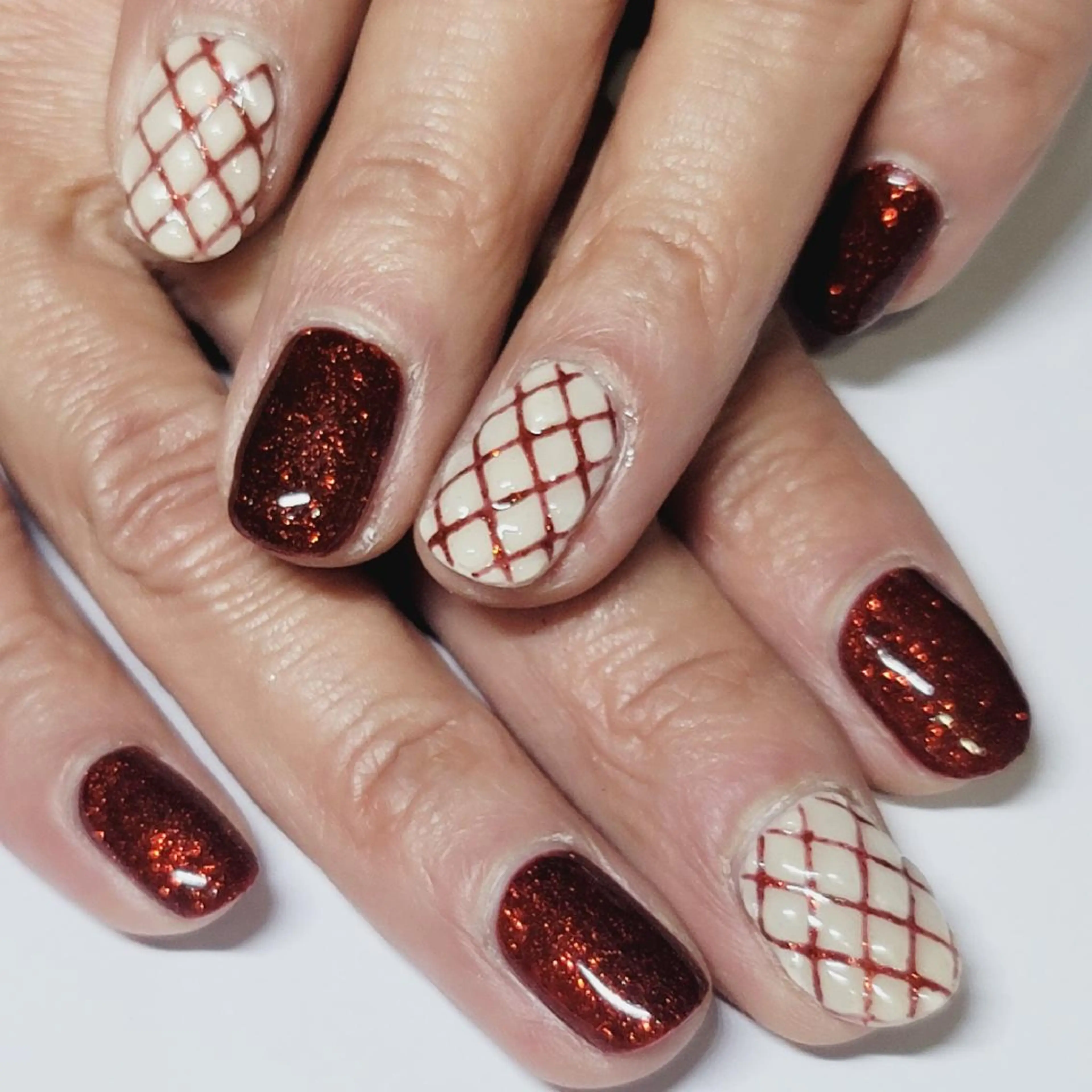 ネイル アートネイル ボルドー ラメ(グリッター) ホワイト ハンドネイル よしだ ひろきのネイルデザイン
