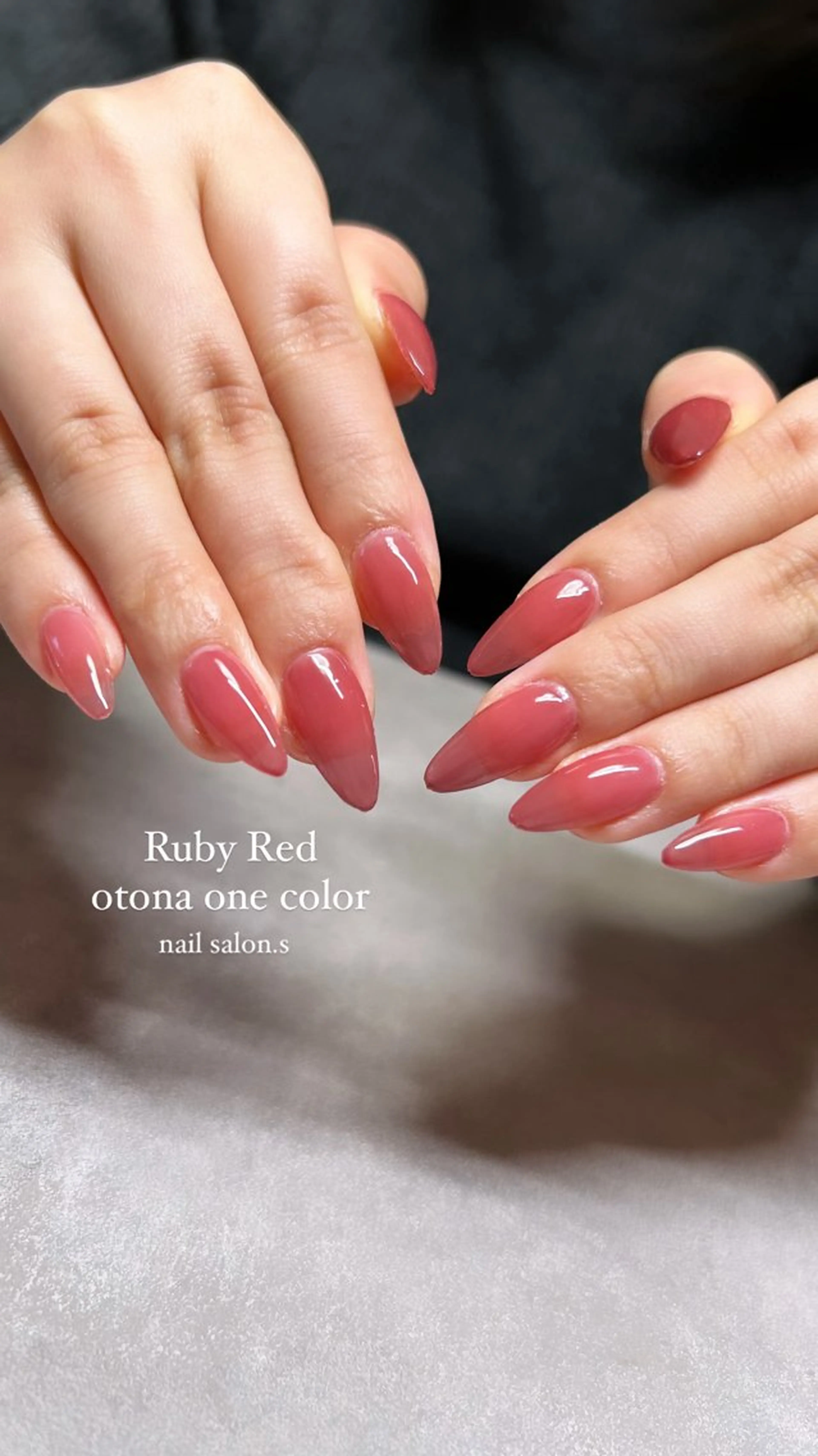 ネイル ジェルネイル ワンカラーネイル 赤色 シンプルネイル 関山 志乃のネイルデザイン