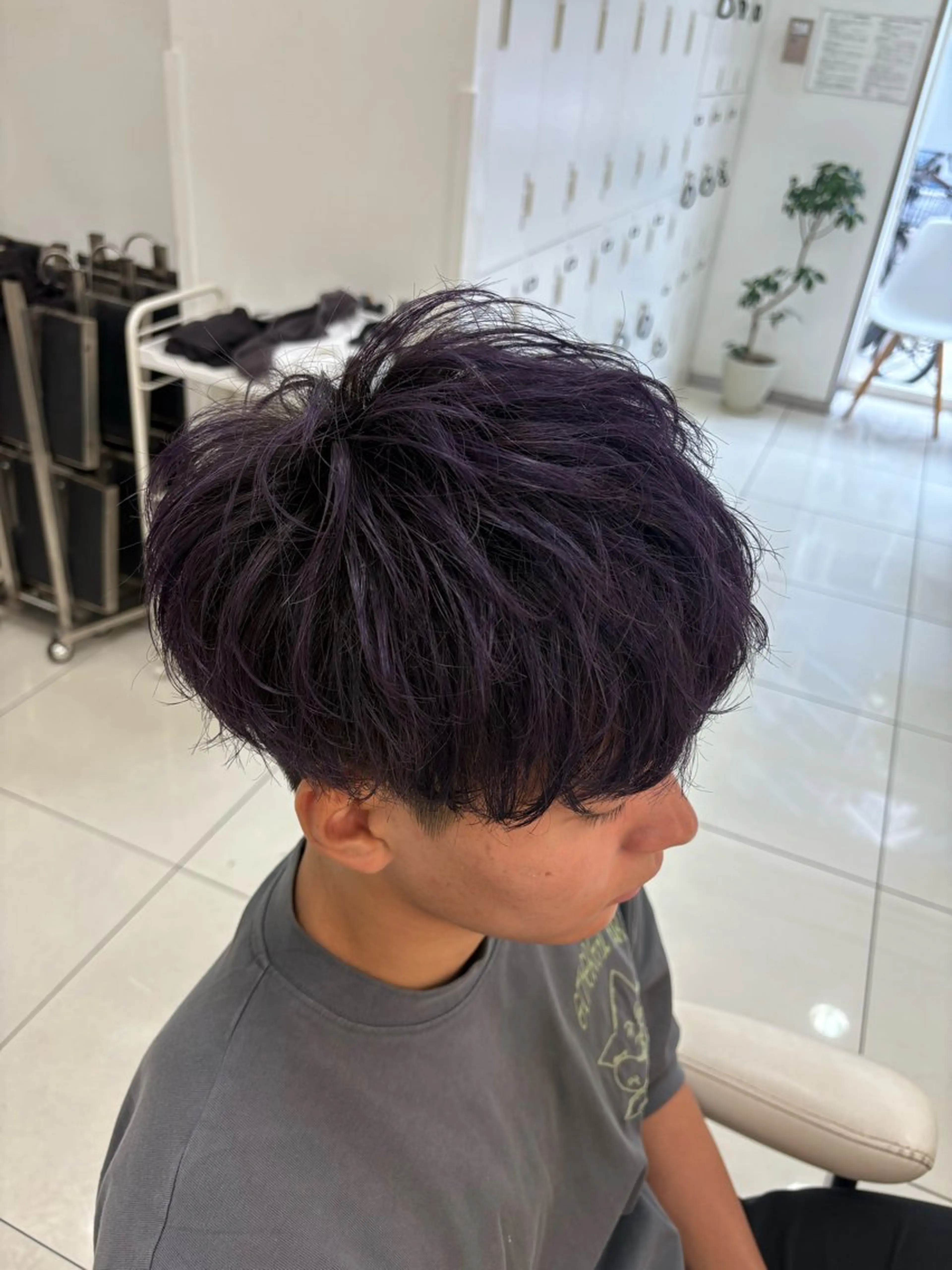 ショート カラー メンズ センターパート フェードカット フェザーパーマ カルマパーマ マッシュ カット ヘアカラー トリートメント 髪質改善/艶カラー/ メンズパーマ/鈴木のヘアスタイル