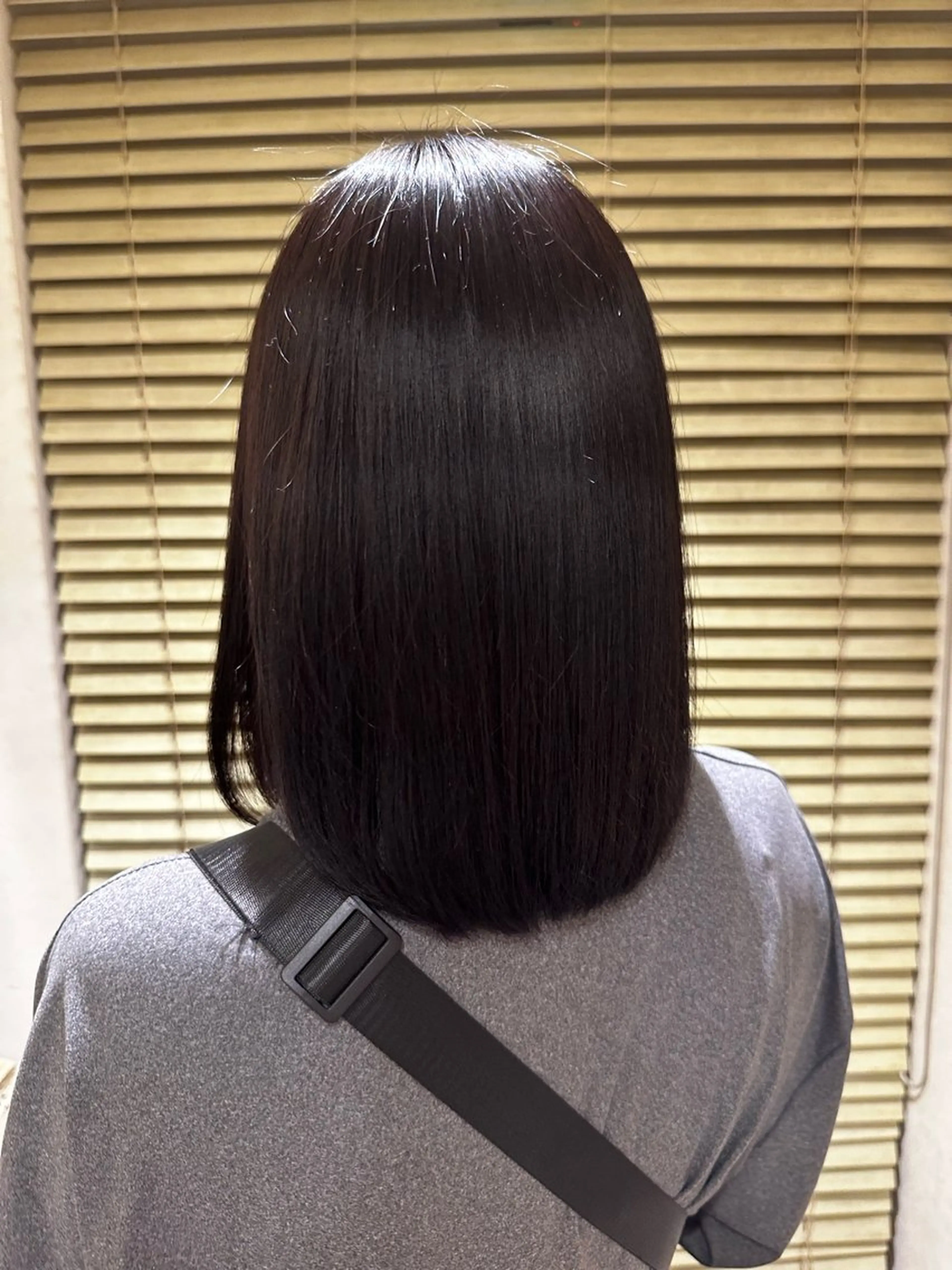 ミディアム 岡本 葵のヘアスタイル