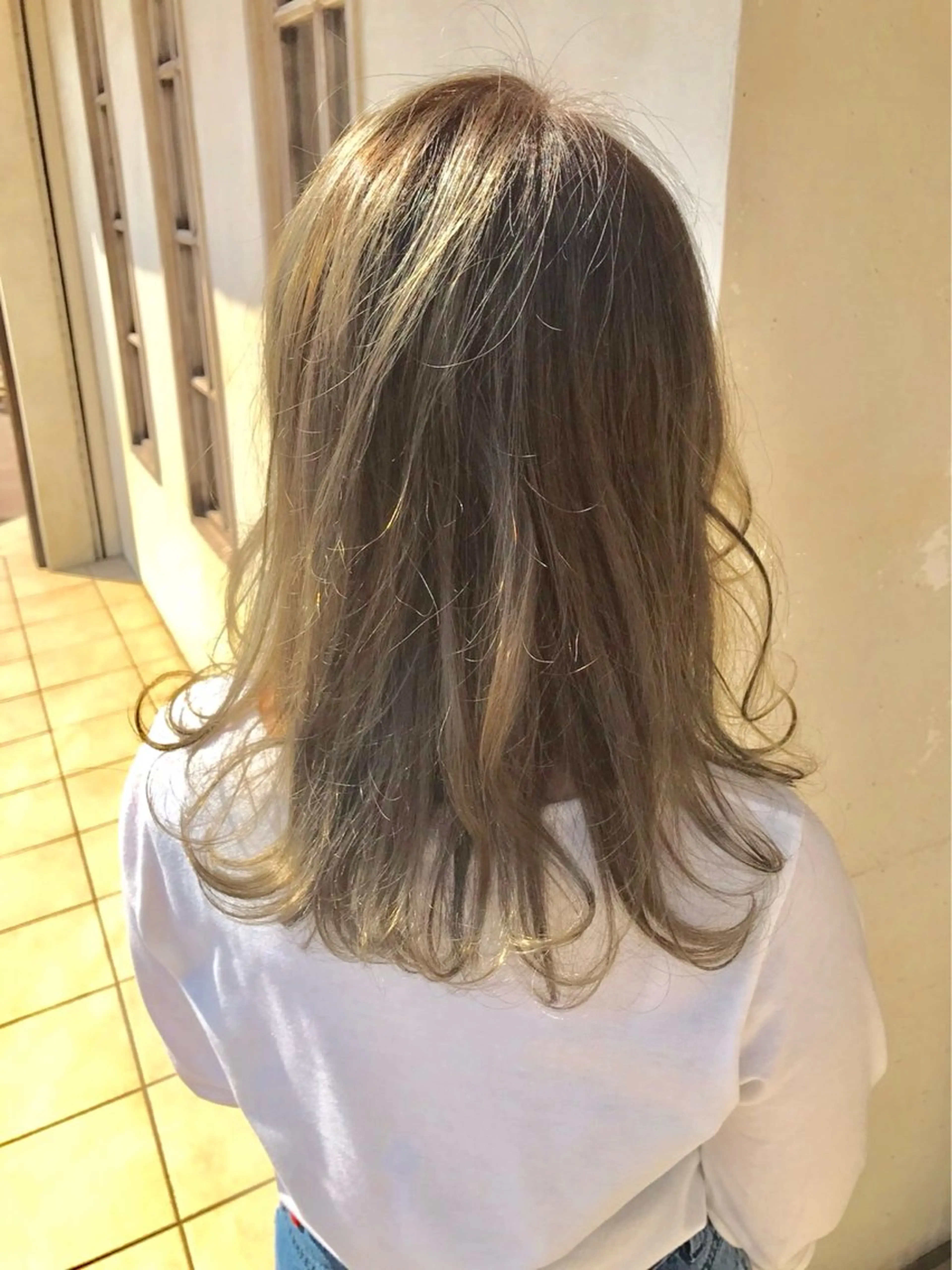 ロング レイヤーカット amie by afloatのヘアスタイル