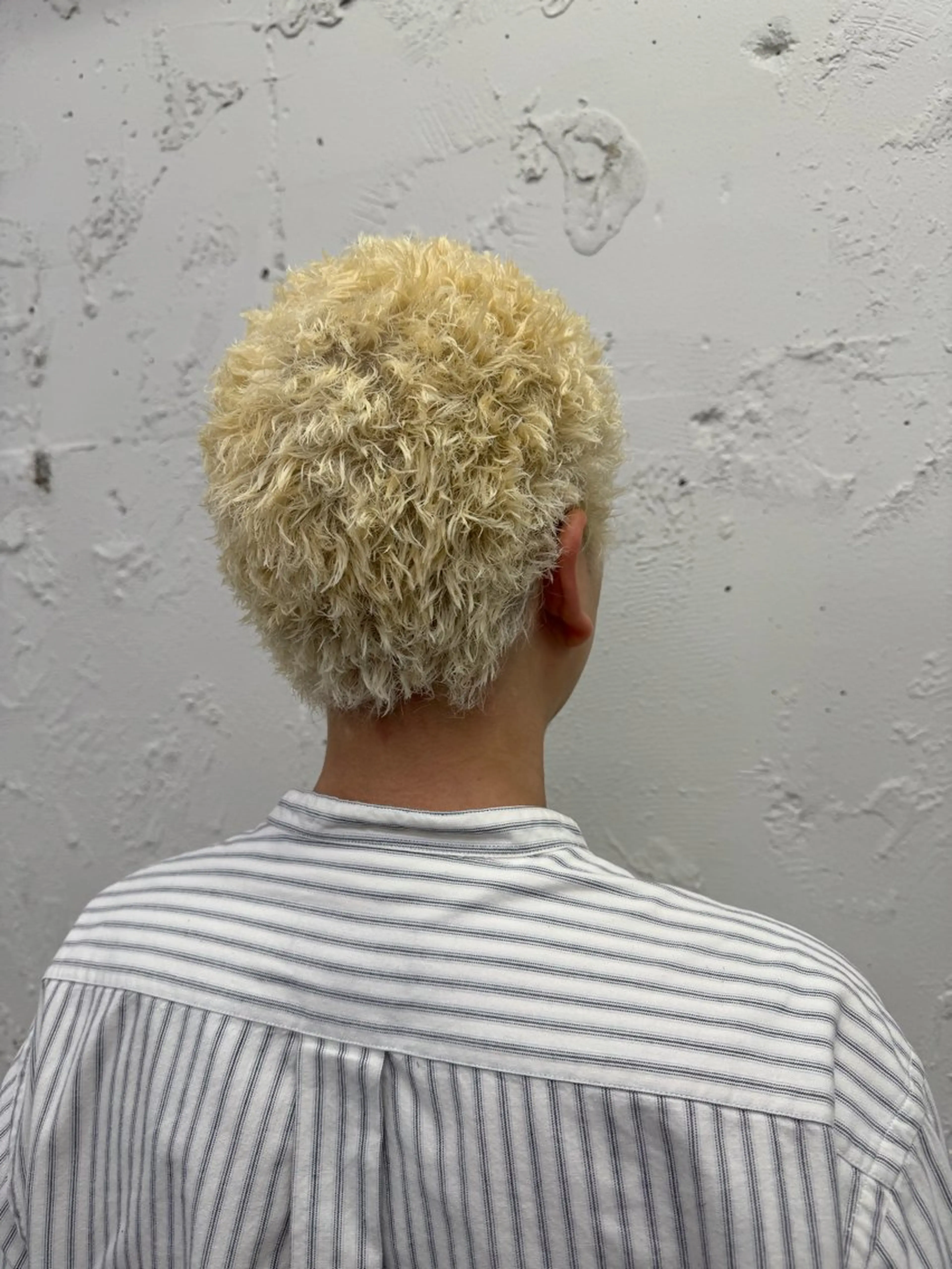 ショート カラー パーマ メンズ メンズブリーチ ダウンパーマ フェードカット メンズハイライト メンズパーマ カット ヘアカラー パーマ 💈メンズ特化💈 TASUKUのヘアスタイル