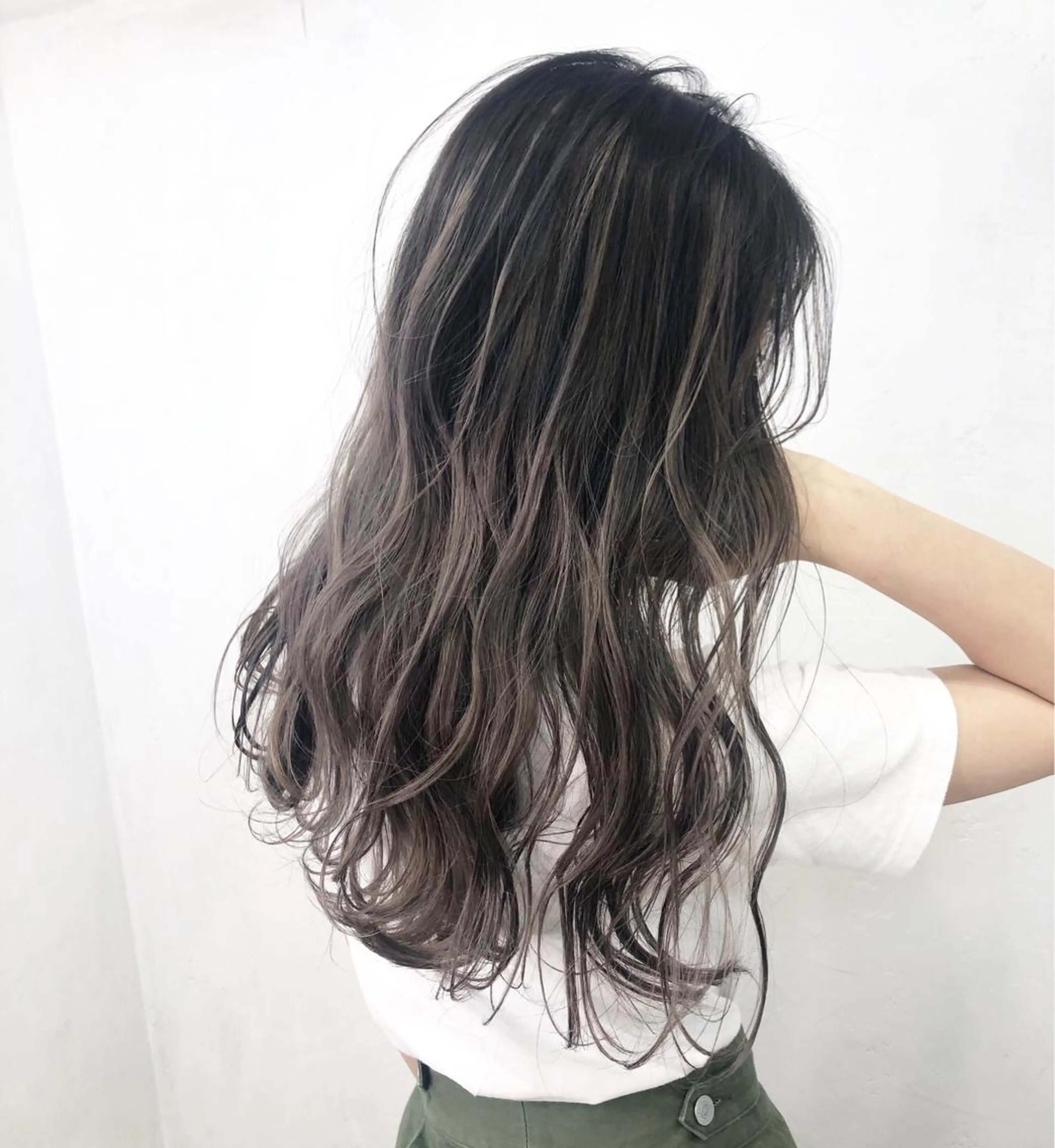 ロング カラー バレイヤージュ ブリーチ レイヤーカット ヘアカラー トリートメント ブリーチカラーレイヤ ーカット🦋annaのヘアスタイル