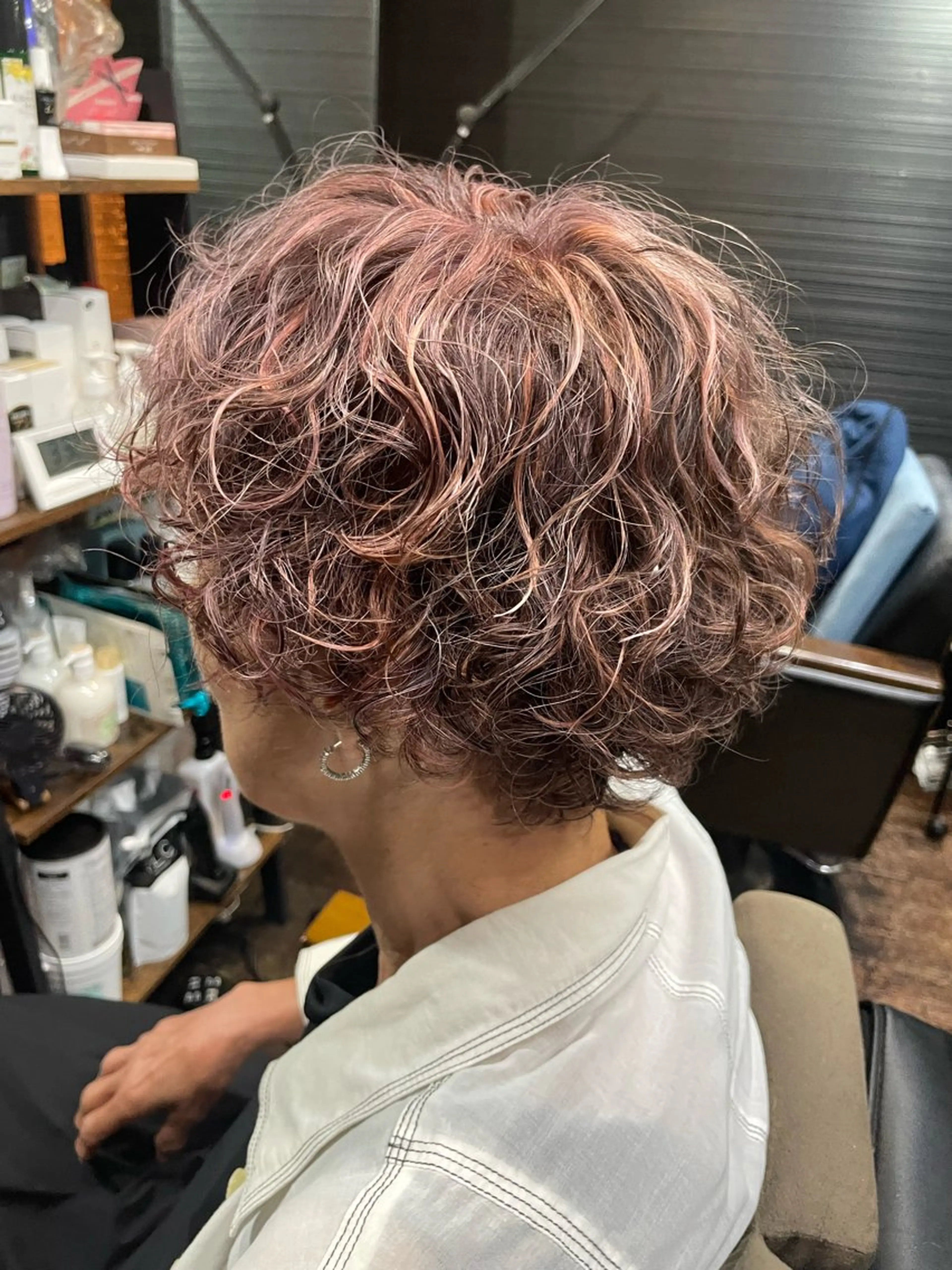 ショート カラー パーマ ハイライトカラー ピンクカラー ハイライト カット ヘアカラー VERONIQUE所属・山本 雅由のヘアスタイル