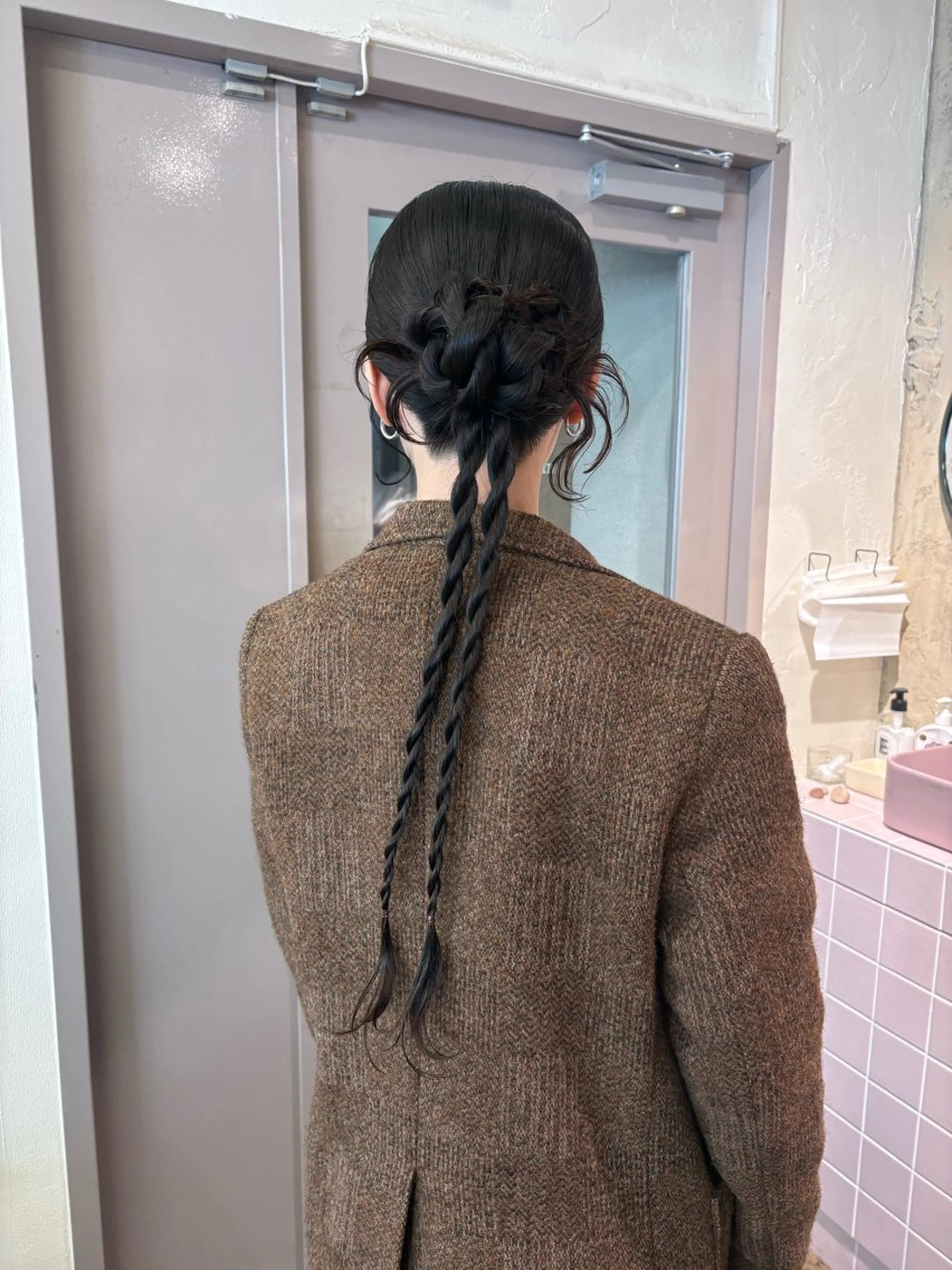 セミロング ヘアアレンジ ヘアセット karin🌛ボブ／ 透明感たっぷりカラーのヘアスタイル