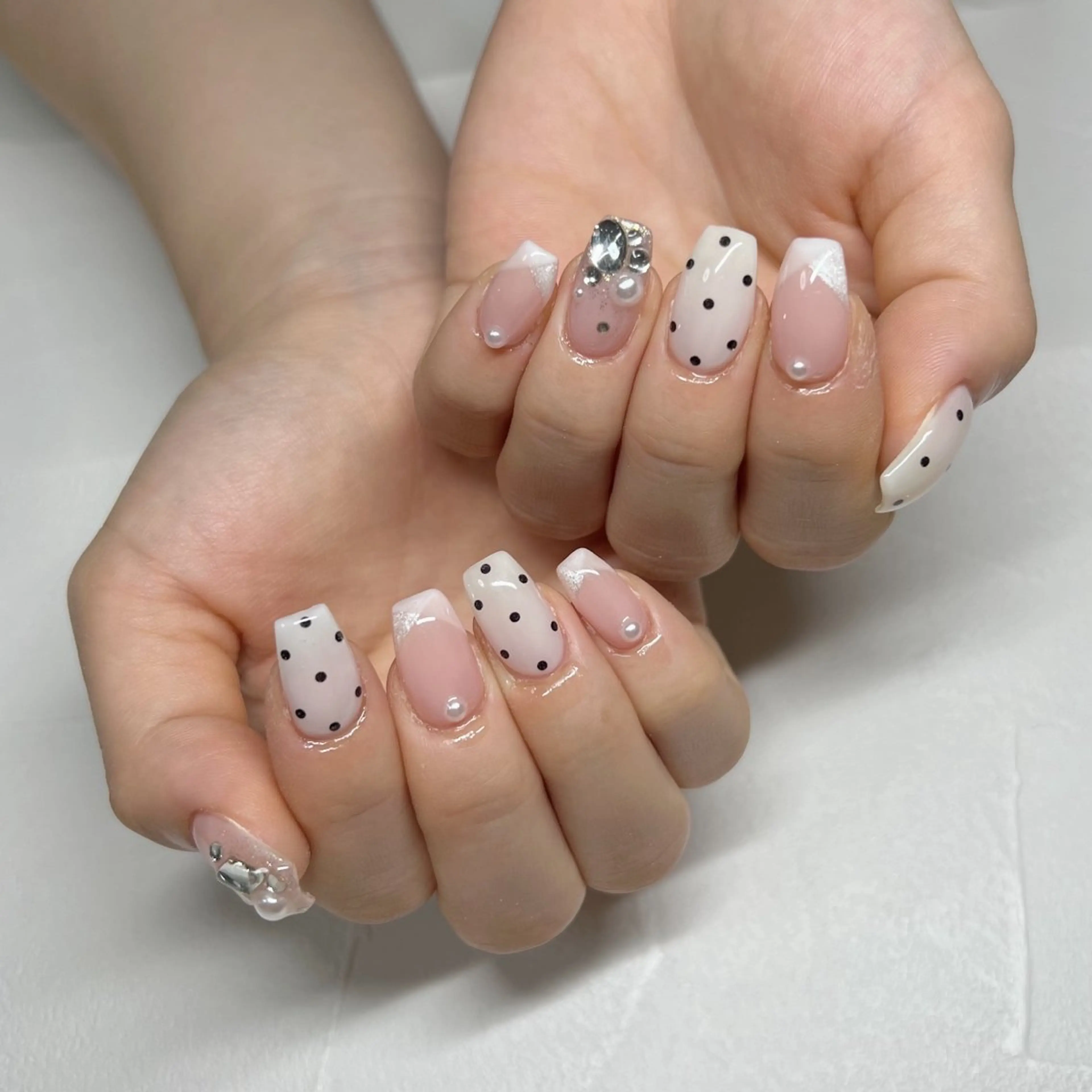 ネイル ドット フレンチネイル ハンドネイル 川端 京香のネイルデザイン