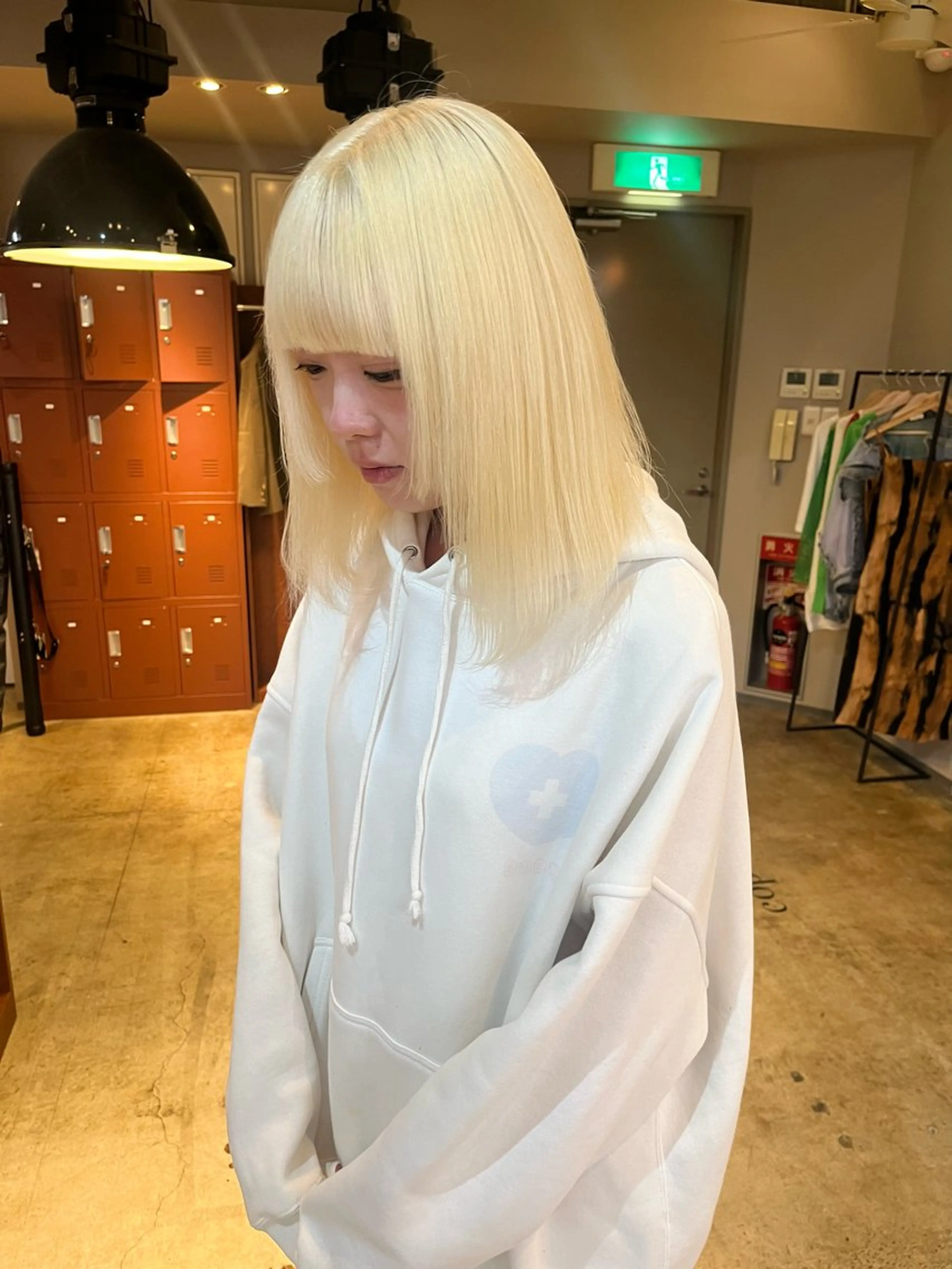 ミディアム カラー 抜きっぱなしブロンド ブロンド カット ヘアカラー トリートメント 🩷ハイトーン透明感 レイヤー🩷ユリカのヘアスタイル